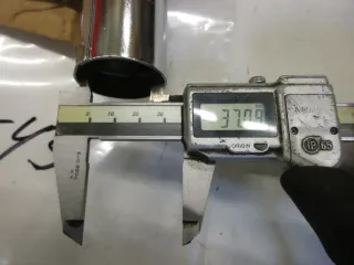 E1543. Suzuki GS 450 L Lampenhalter 51530-44210 vorne rechts Scheinwerferhalter - Bild 4