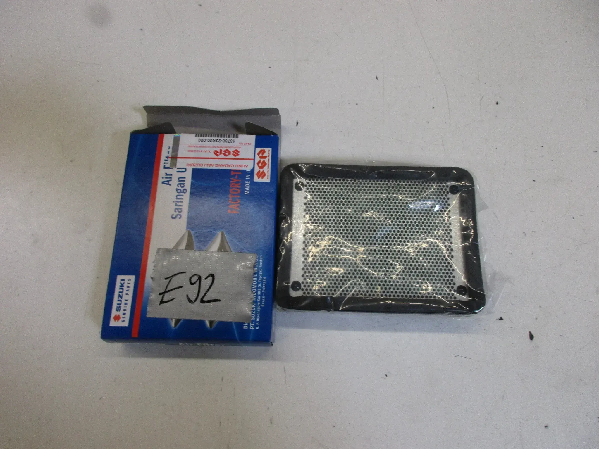 E92. Suzuki GSX-R 125 Ersatzfilter 13780-23K00-000 Luftfilterkasten Filter air box - Bild 1