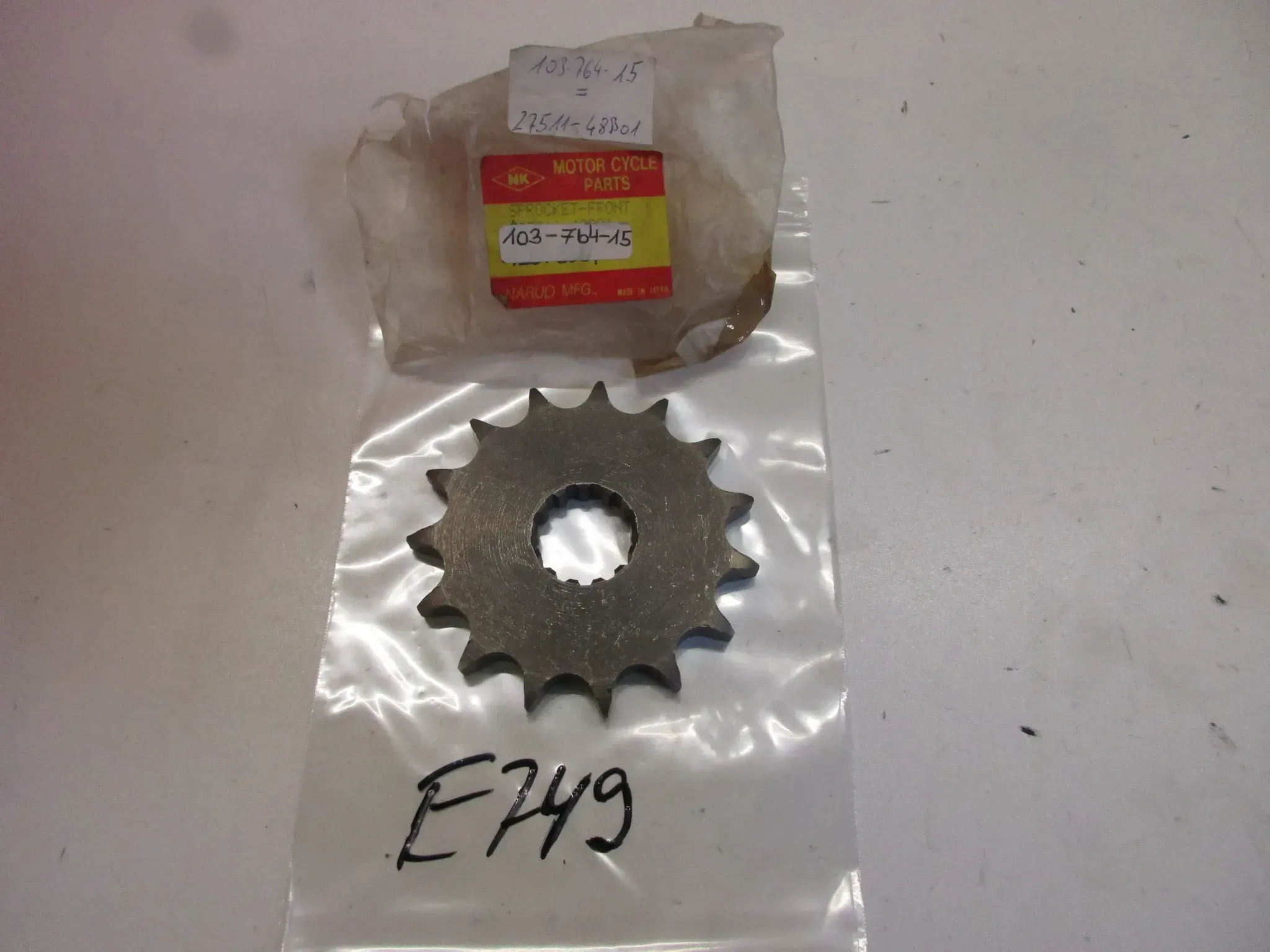 E749. Suzuki GSX-R 1100 Ritzel Zahnrad Motor 15 Zähne transmission sprocket - Bild 1