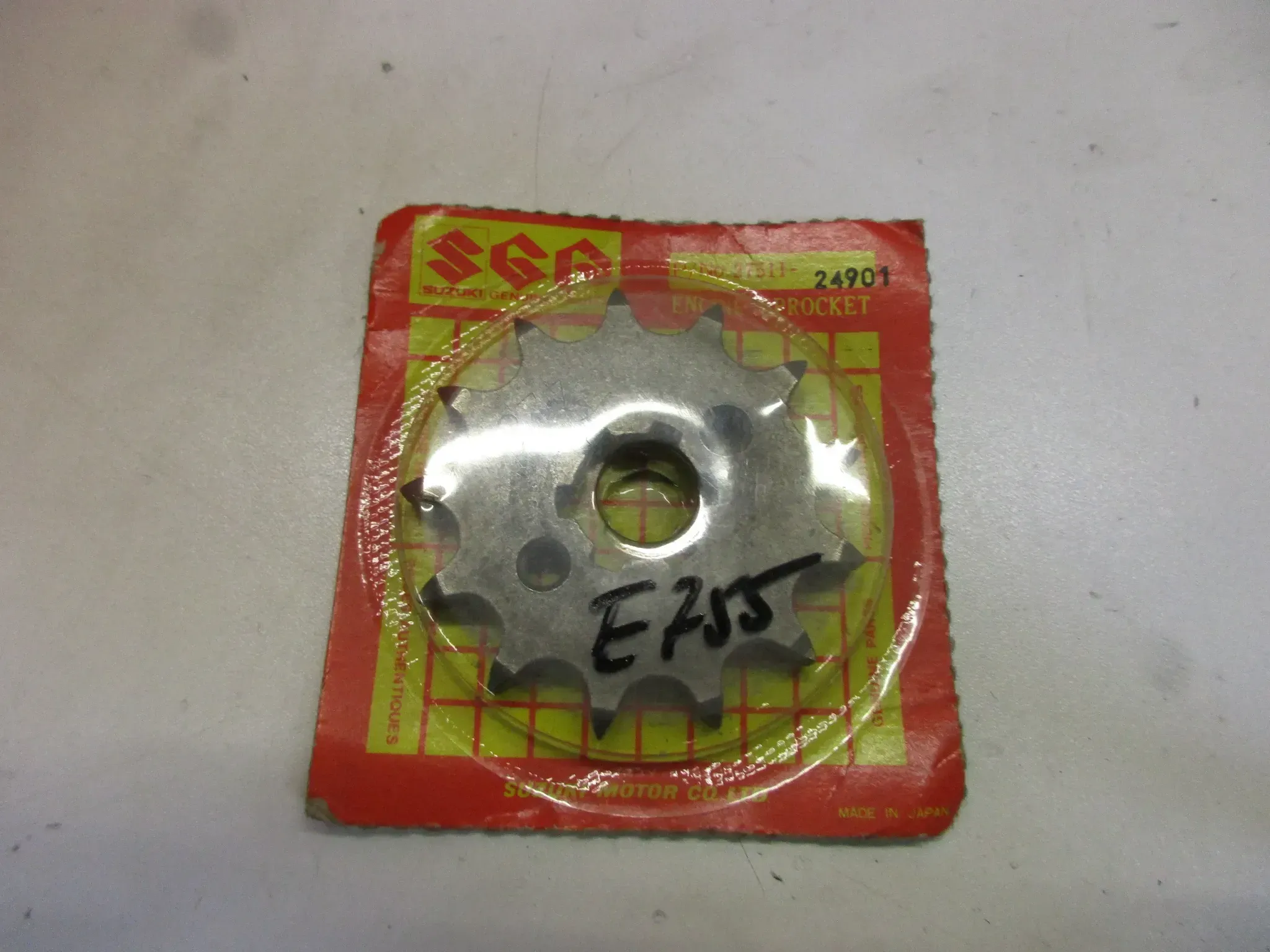 E755. Suzuki TS 100_125 Ritzel Zahnrad 27511-24901 Kettenrad 13 T Motor Antrieb sprocket - Bild 1
