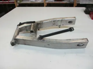 1. YAMAHA FZS 600 FAZER RJ02 Schwinge Hinterradaufhängung Felge hinten swing arm - Bild 1