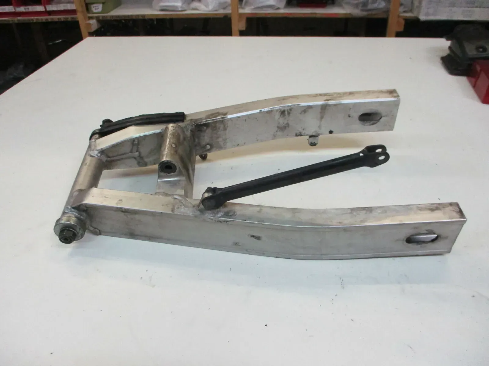 1. YAMAHA FZS 600 FAZER RJ02 Schwinge Hinterradaufhängung Felge hinten swing arm - Bild 1