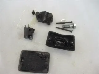1. Honda CB 400 T_N Bremspumpe Hauptbremszylinder vorne Membrane Halter Deckel - Bild 1