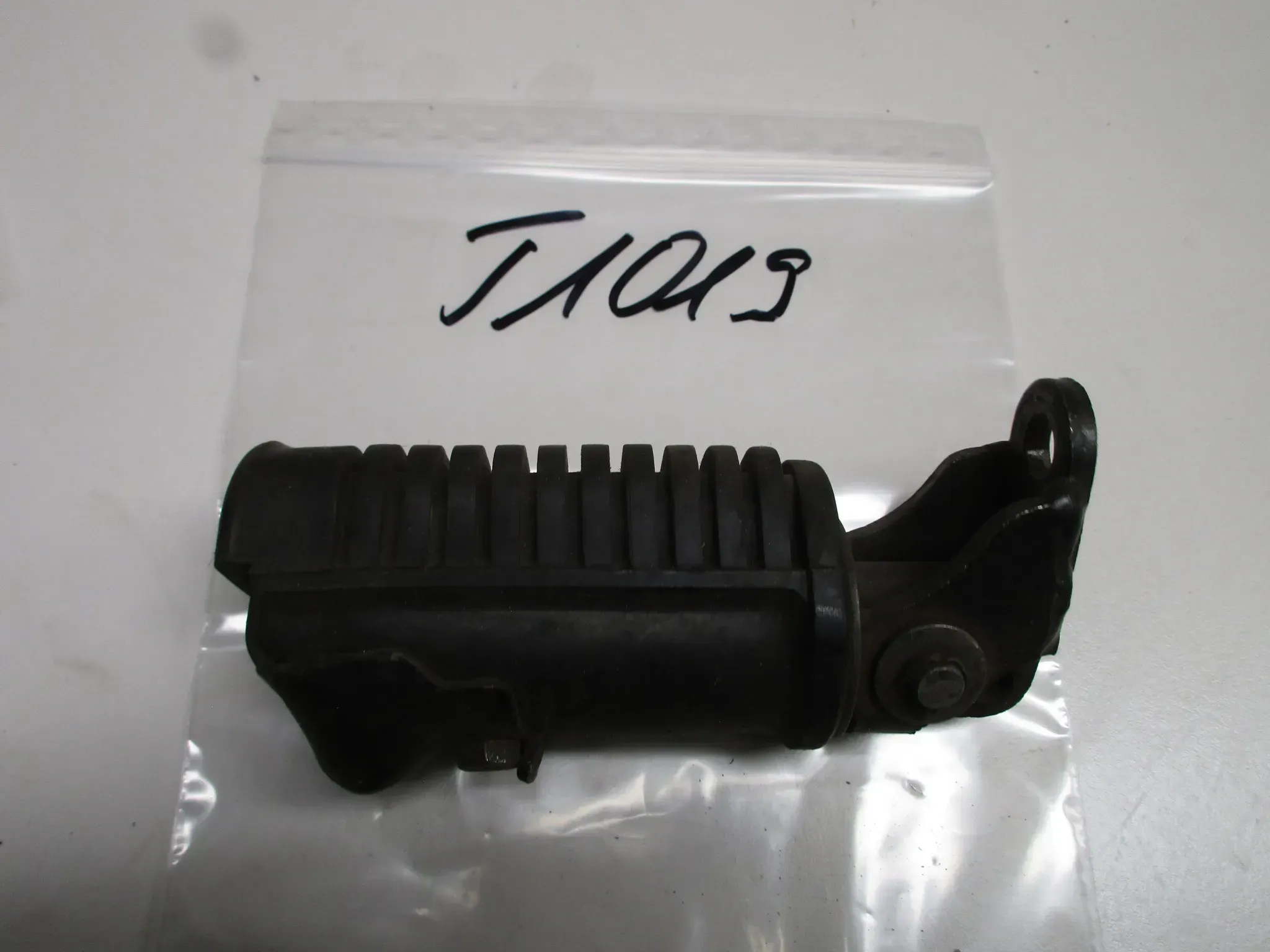 T1019 Honda CB 650 RC03 CX 500 Fussraste vorne rechts Fahrerraste right - Bild 1