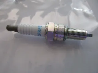 R1878 NGK CPR8E Zündkerze Aprilia Piaggio Motor 7411 Ø 14 mm - Bild 3