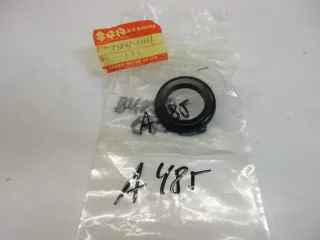 A485. Suzuki GS 550  GS 750 GT 750 Dichtung Gummi Hauptscheinwerfer 51845-31031 - Bild 1