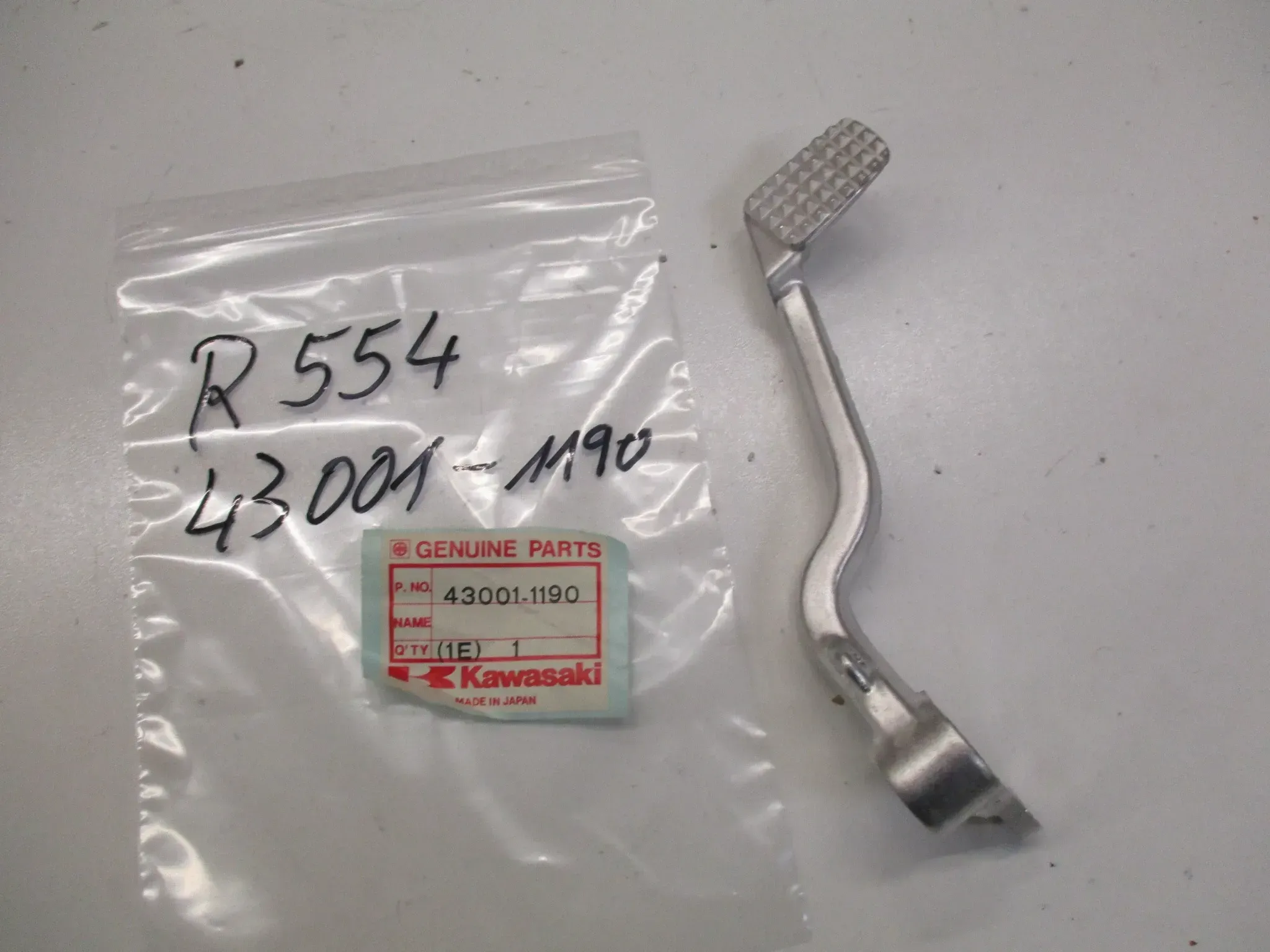 R554 Kawasaki GPZ 600 R ZX600 Bremspedal 43001-1190 Fußhebel rechts - Bild 1