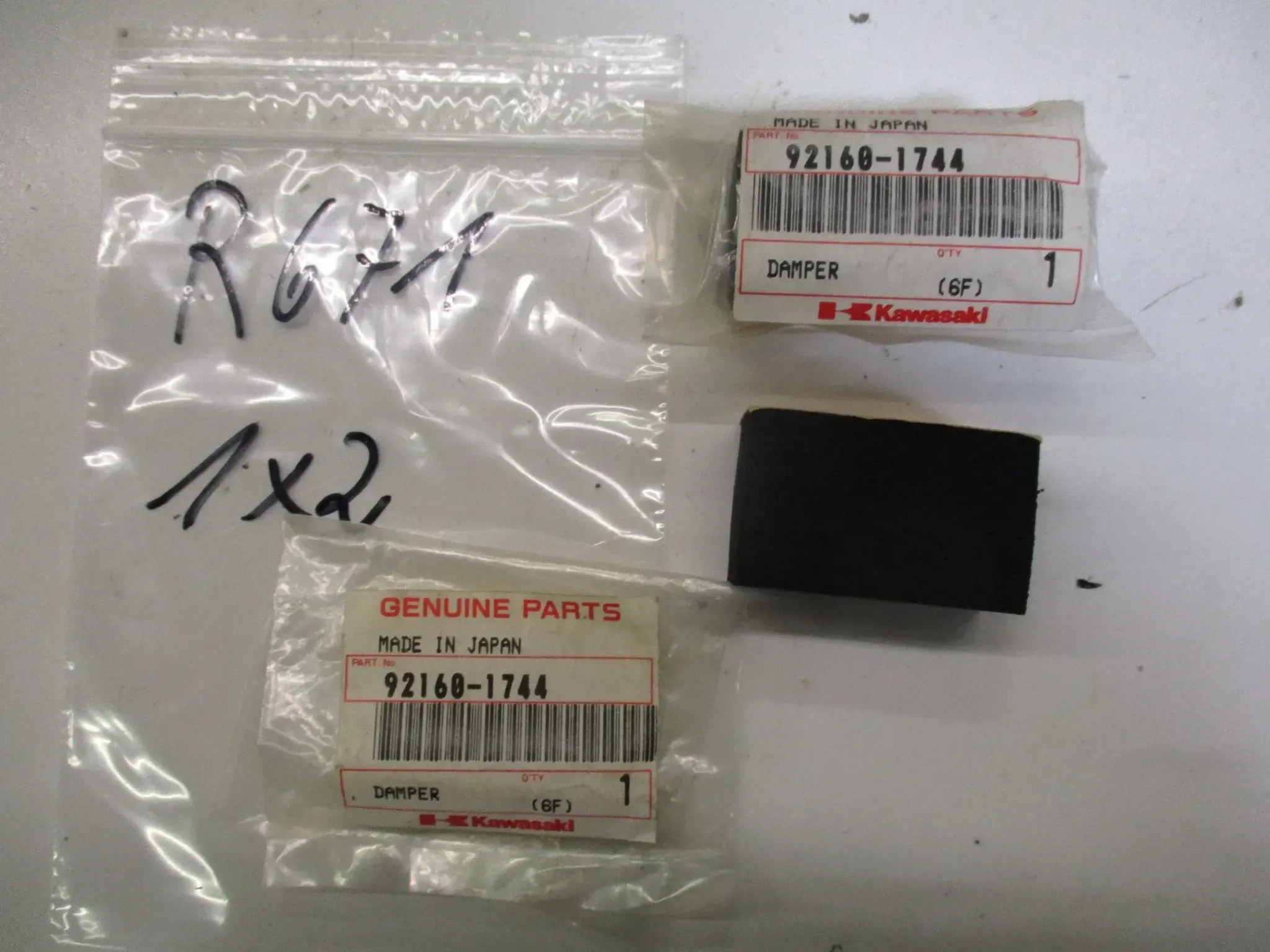 R671 Kawasaki KLE 500_KVF 360 Gummidämpfer 92168-1744 Rahmen - Bild 1