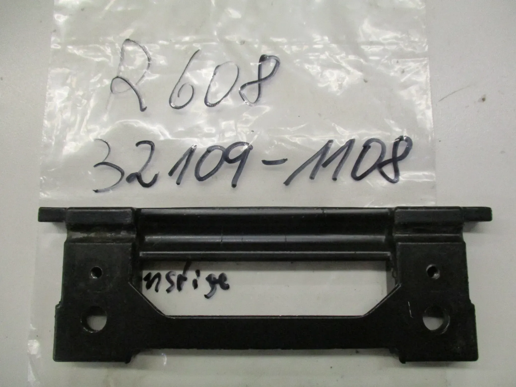 R608 Kawasaki GPZ 500_600_900 Haltegriff 32109-1108 Batteriehalter - Bild 1