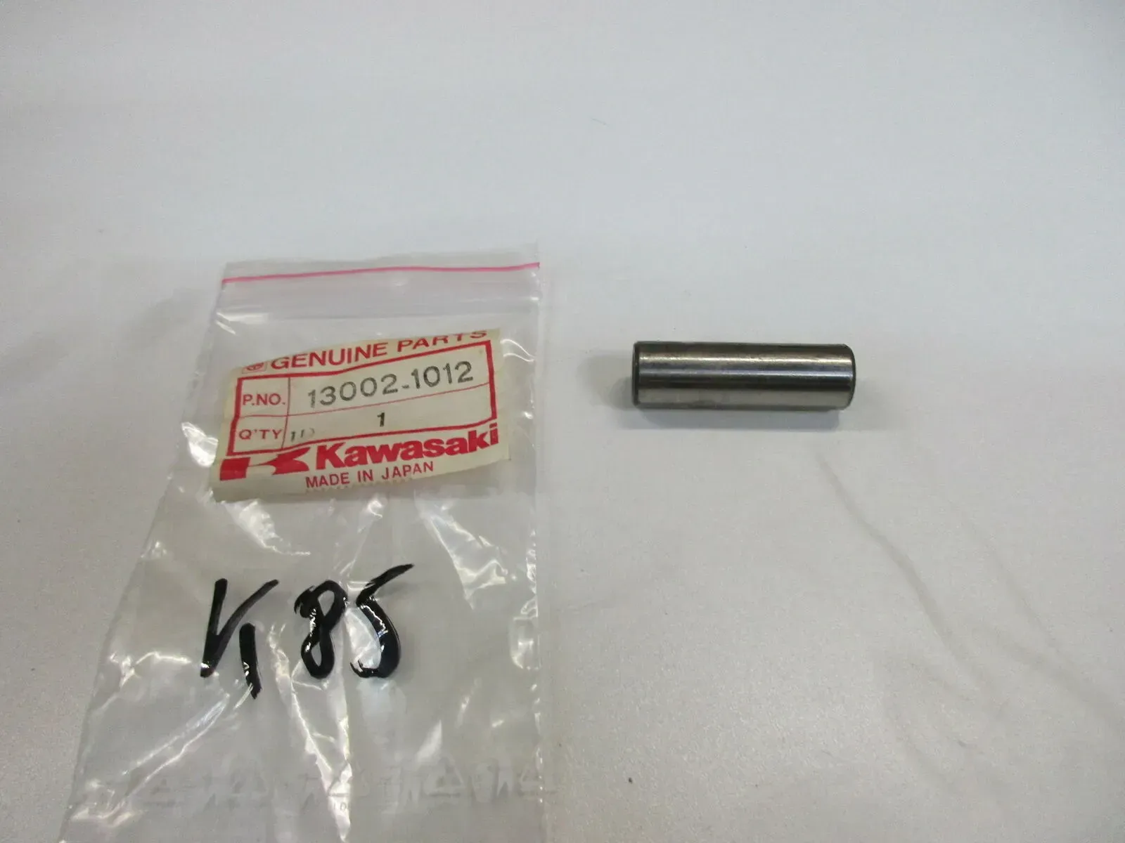 K85 Kawasaki ZR 550 GPZ 550 Kolbenbolzen Kolben Kolbenstift 13002-1012 - Bild 1