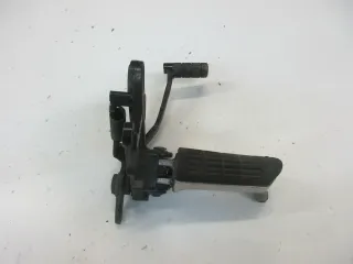 O1. Honda CBR 1000 F SC24 Fußrastenhalter schwarz mit Fußraste rechts Bremspedal - Bild 1