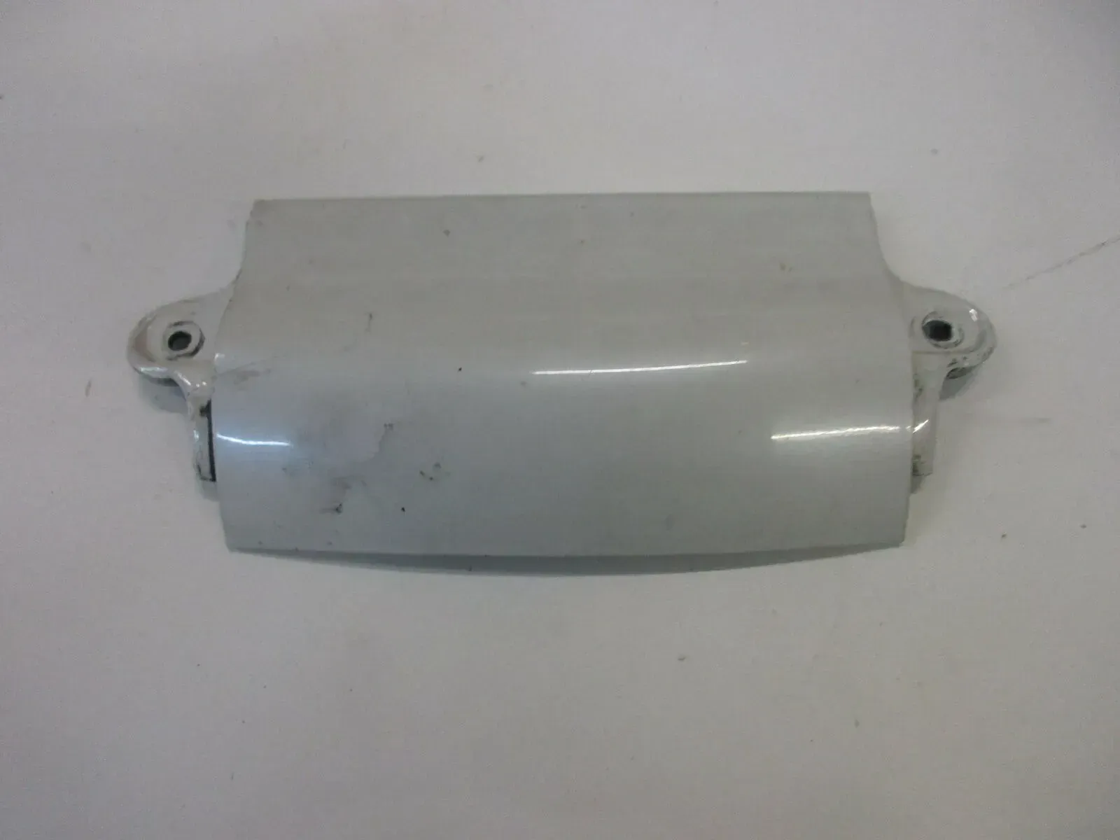 O1. Suzuki GSX 600 F GN72B Verkleidung hinten Mitte oben Sitzbank Rücklicht - Bild 1
