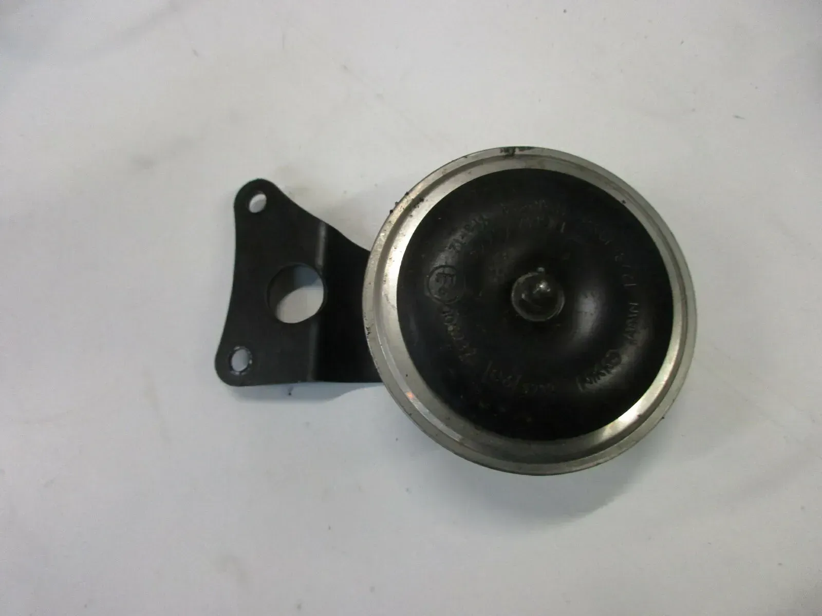 O2. Suzuki GSX 600 F GN72B Hupe mit Halter Horn Signal - Bild 1