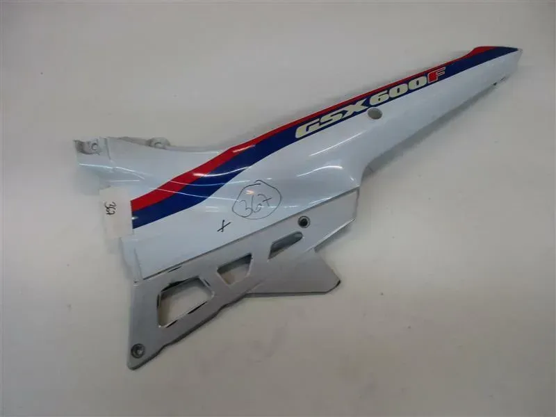 367. Suzuki GSX 600 F Verkleidung hinten links Seitenverkleidung Sitzbank Cover - Bild 1