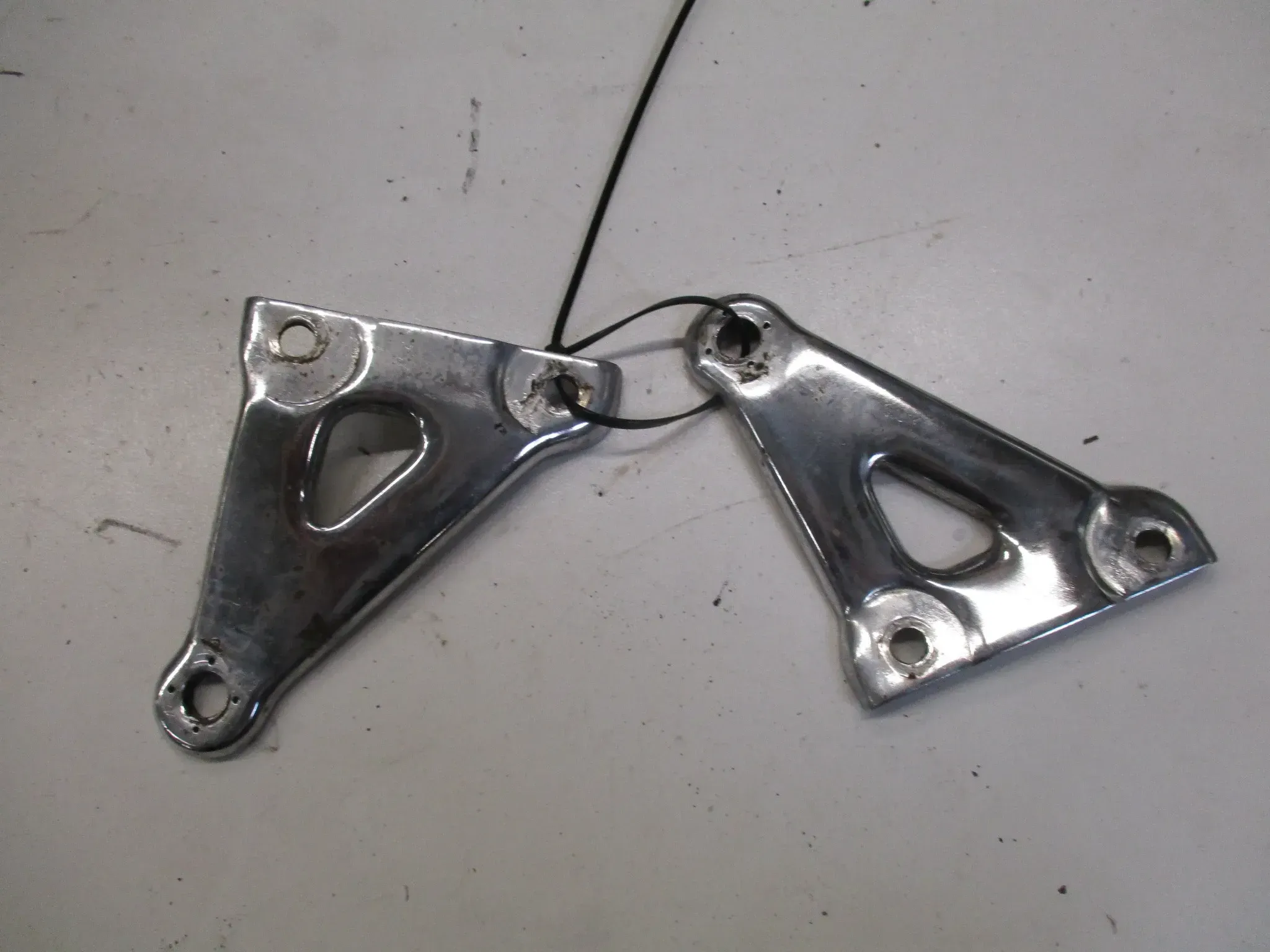 3. Honda GL 1100 SC02 Goldwing Motorhalter Halter vorne rechts links Aufhängung - Bild 1