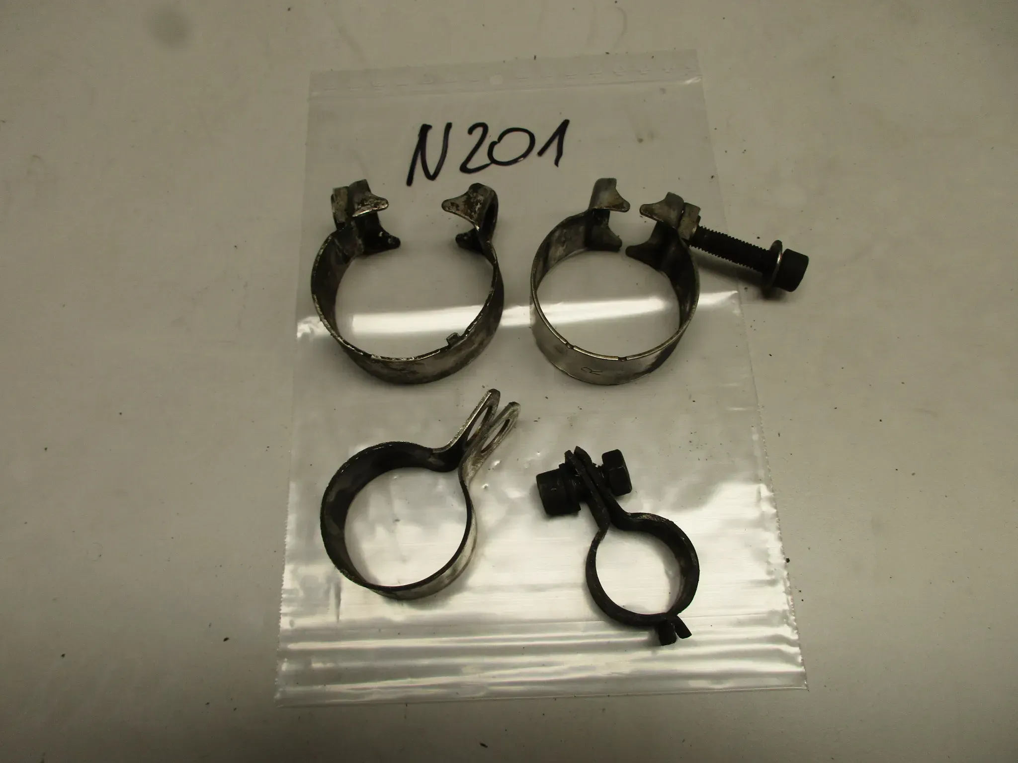 N201 BMW R 80_100 RT Auspuffschellen Krümmer Halter Kleinteile Flansche - Bild 1