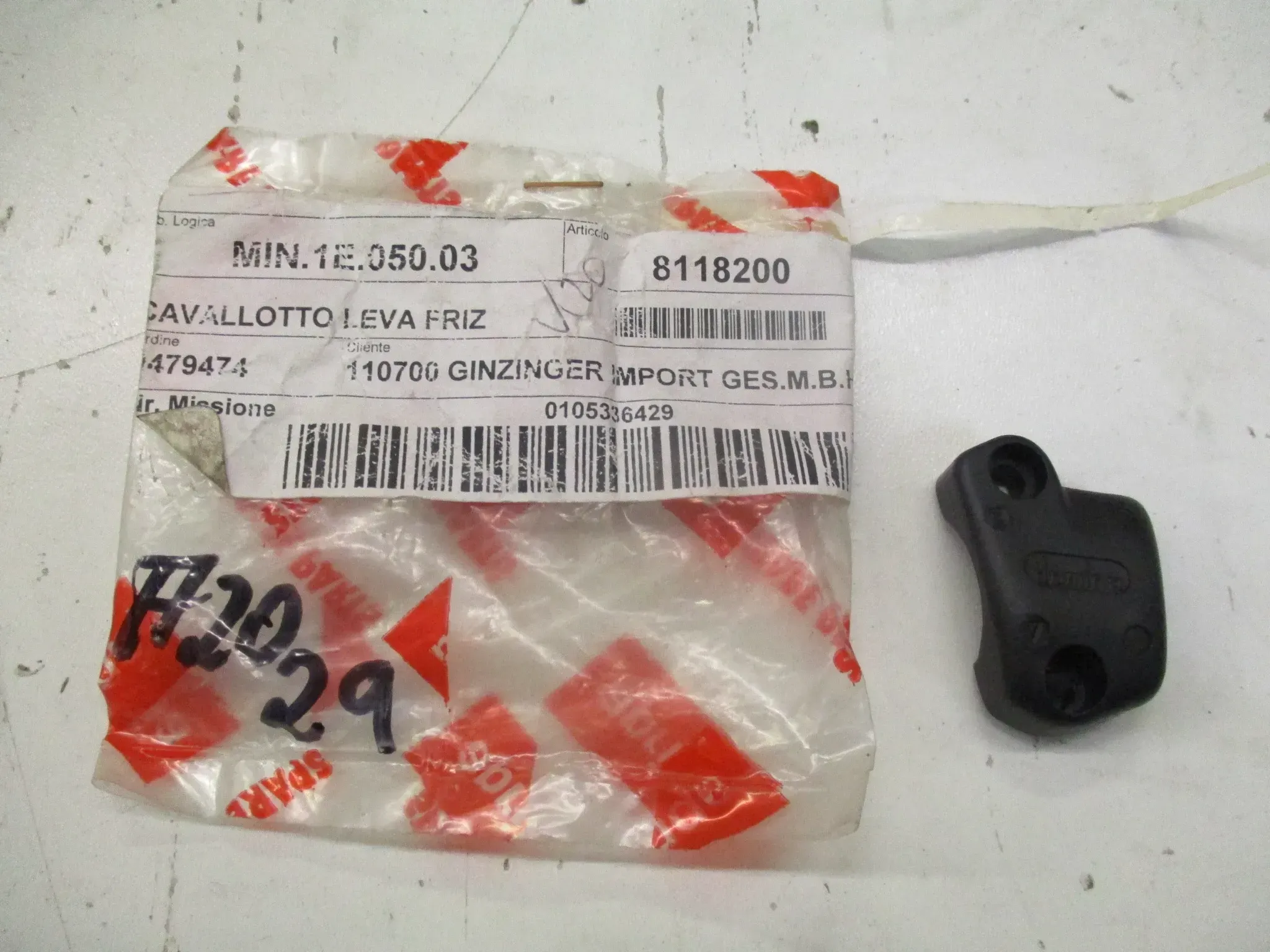 A2029 Aprilia RX 125_Pegaso Klemme Kupplungs-Bremshebel 8118200 - Bild 1