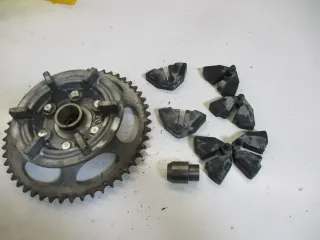 2. Suzuki GS 550 E Bj.78 Kettenradträger mit Ruckdämpfer Anfahrgummi Gummi - Bild 3