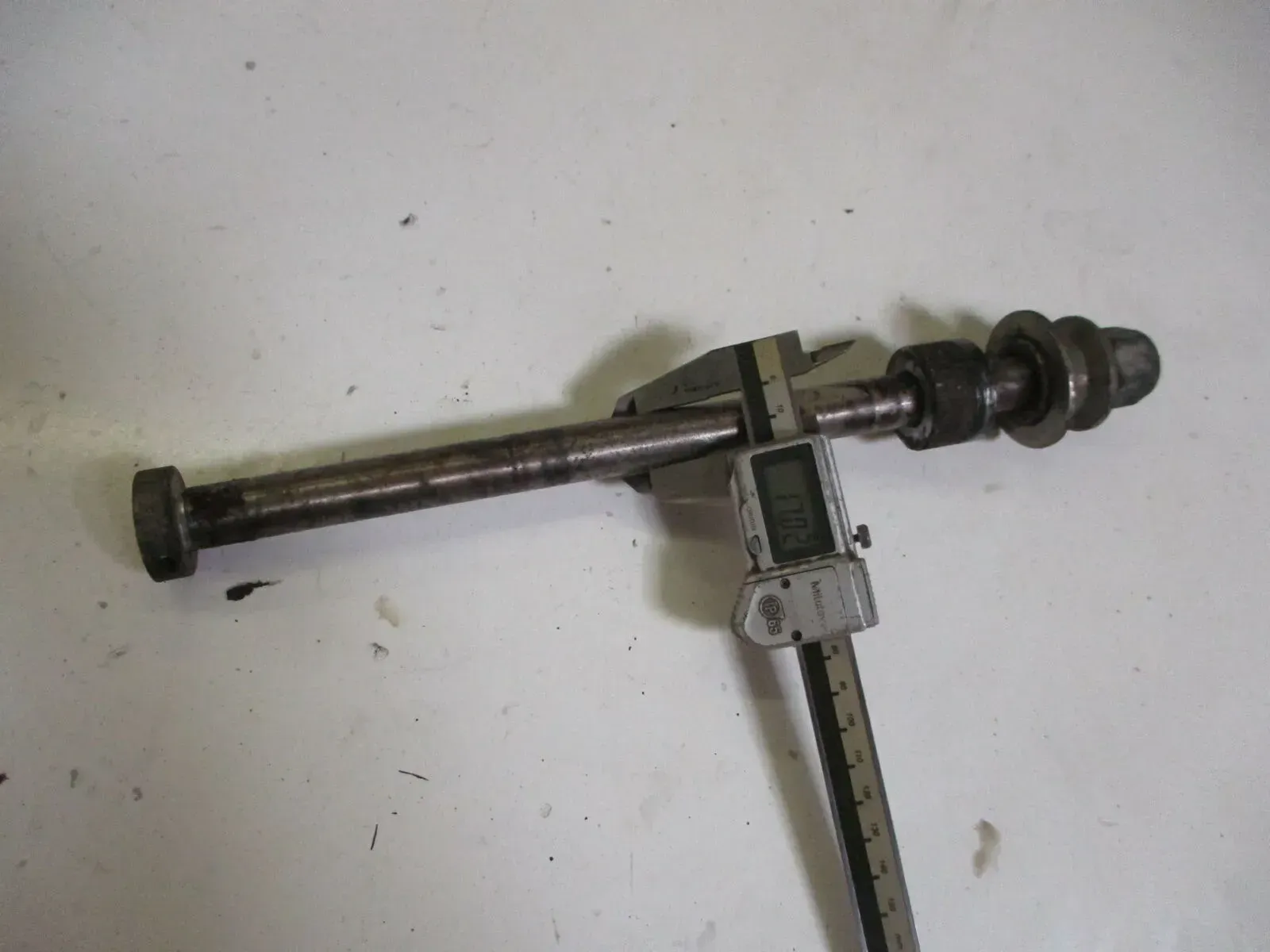 2. Suzuki GS 550 E Bj.78 Steckachse 17 mm Achse hinten axle rear - Bild 1