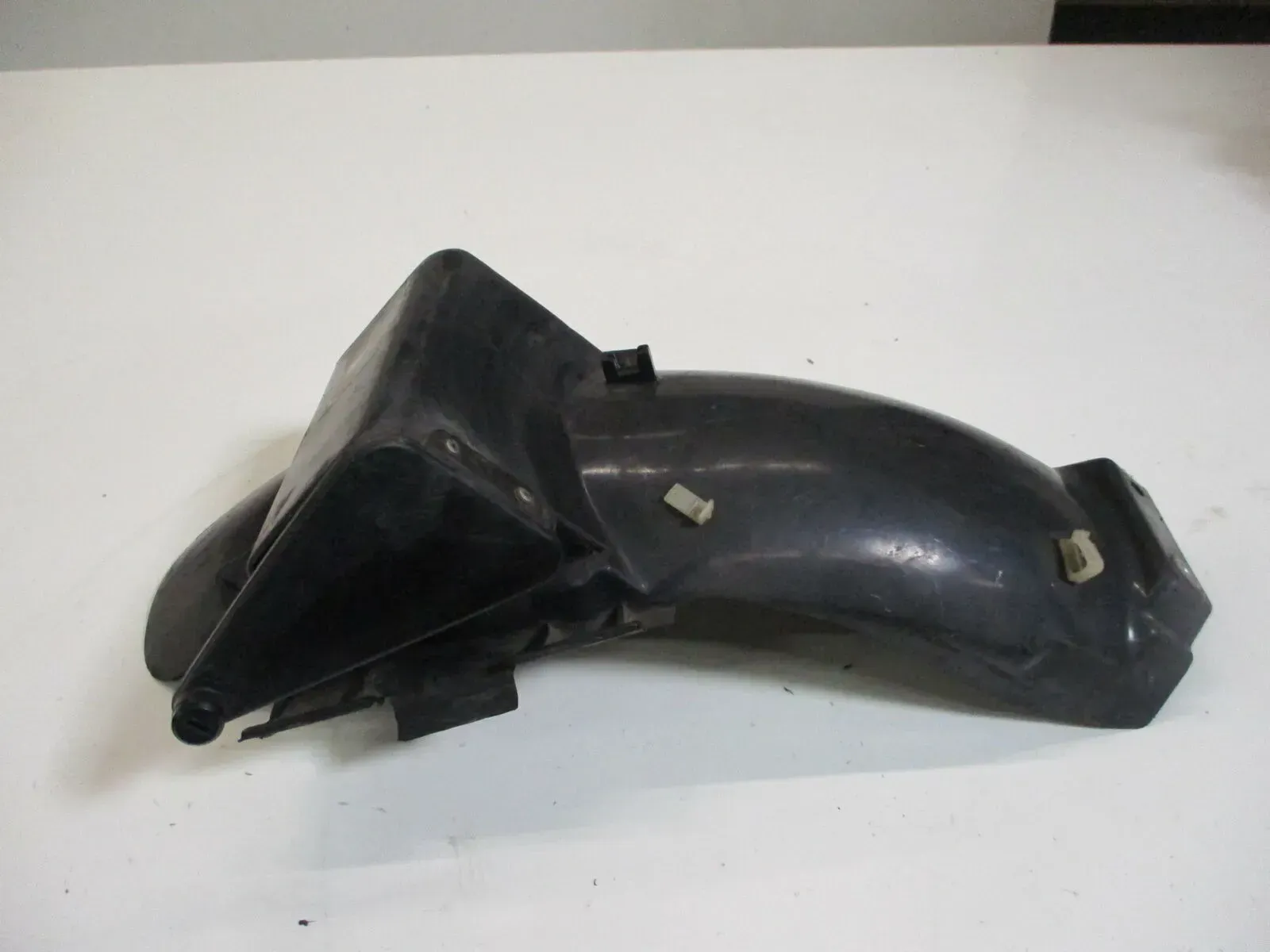 3. Honda CB 900 F_F2 Bol d`Or SC01 Verkleidung Radlauf Innenradlauf Werkzeugfach - Bild 1