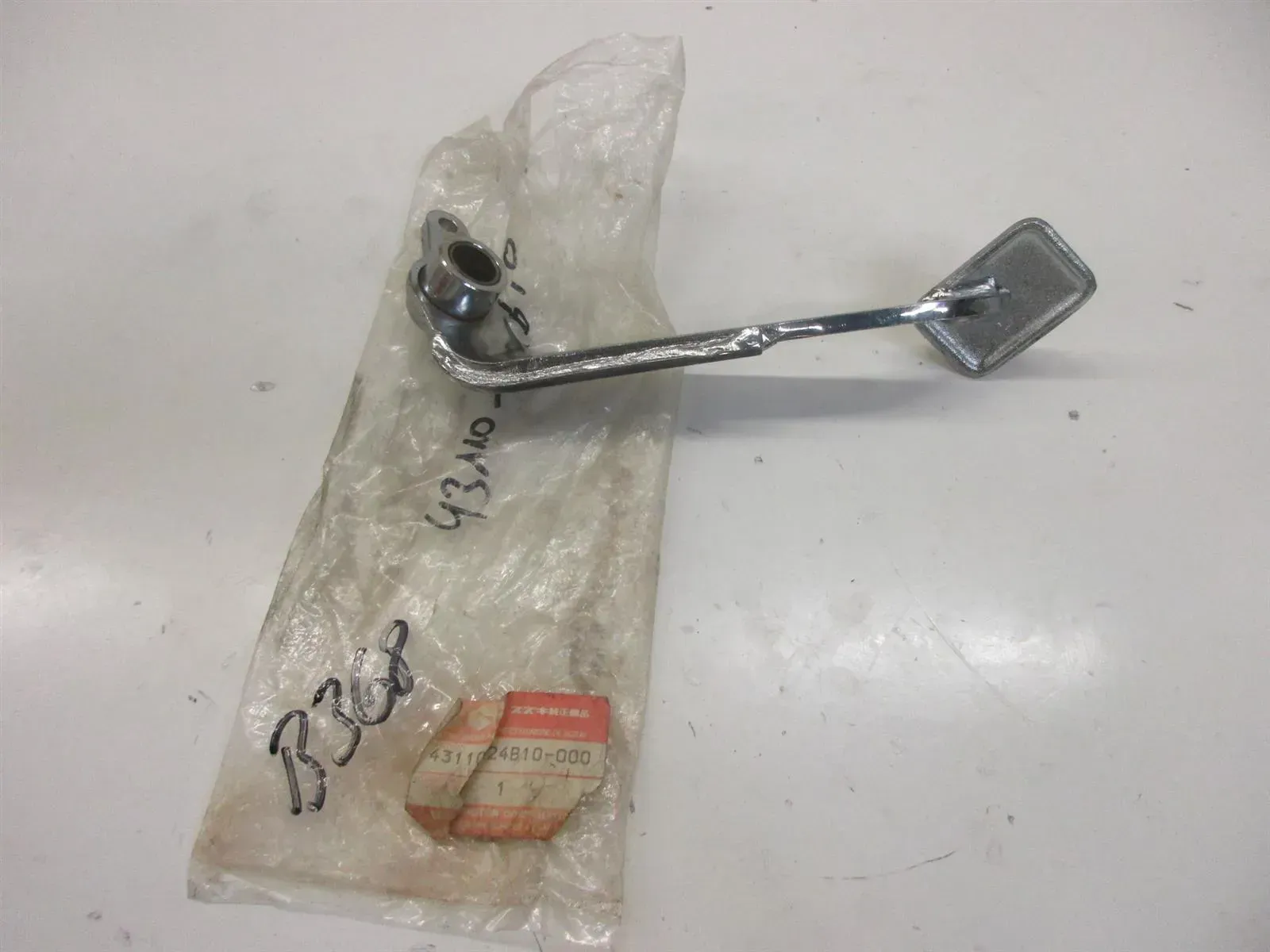B368. Suzuki LS 650 P Bremspedal Bremse Bremshebel brake pedal 43110-24B10 - Bild 1