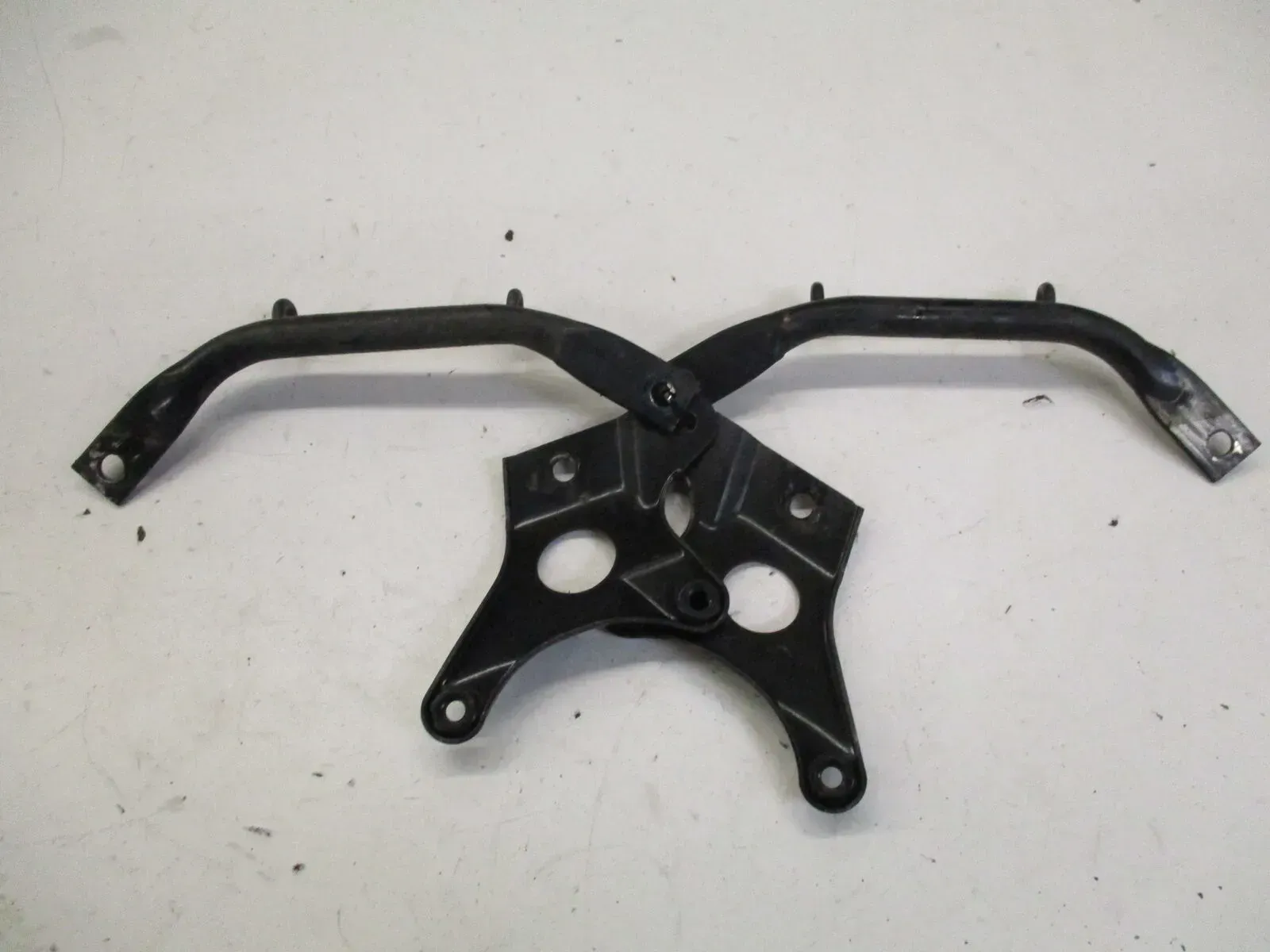Soziusgriff links rechts 8. Suzuki GSX 600 F GN72B Gepäckhalter Griffe Halter - Bild 1