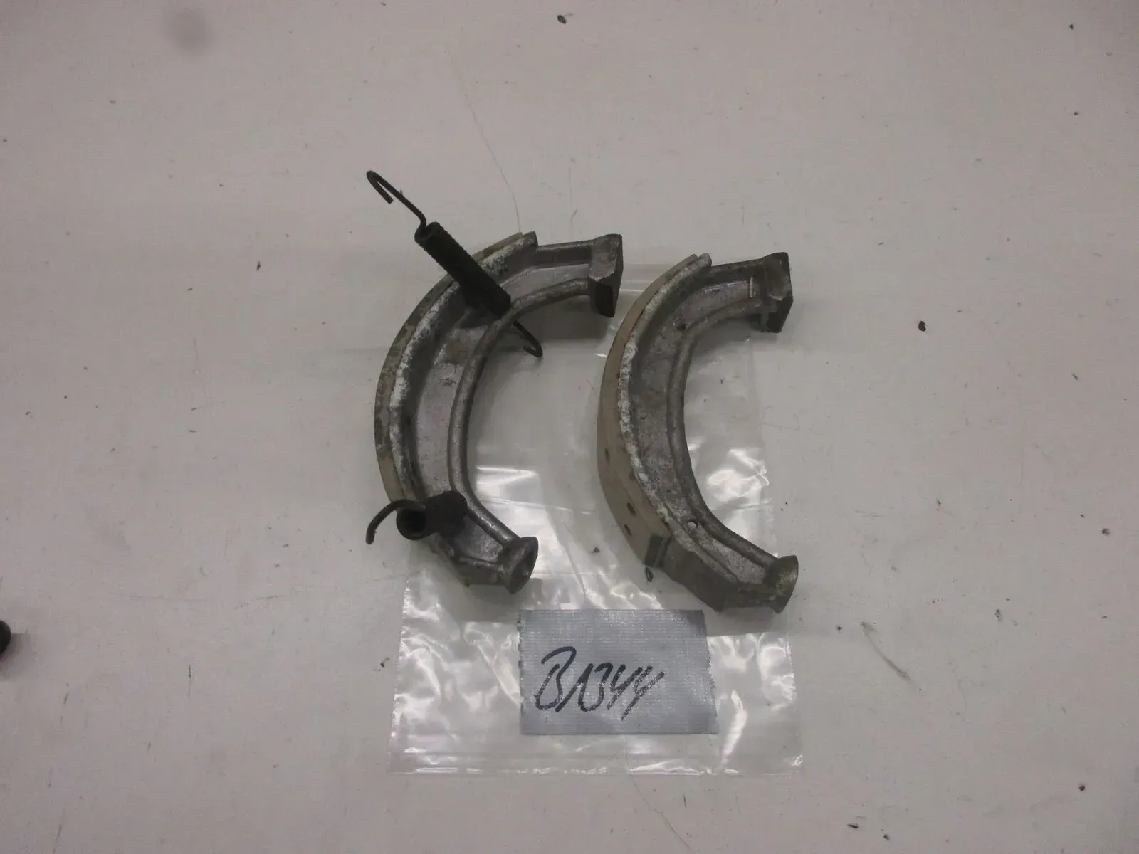 B1344 Dnepr K750 Bremsbelag Bremsklotz KM3-8.15206541 Bremstrommel Trommelbremse - Bild 1