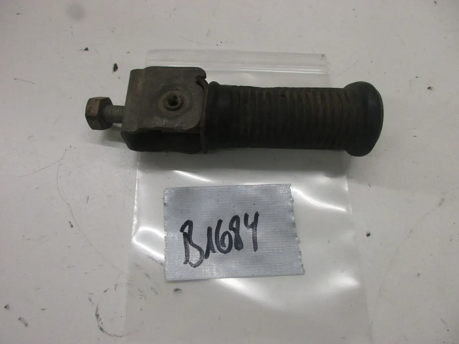 Fußraste Soziusraste B1684 MZ TS 250 hinten Fussraste rechts oder links footrest - Bild 1