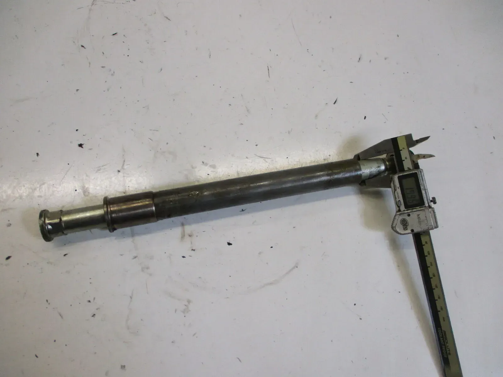 Honda CBR 900 RR SC33 Fireblade Schwingenachse 20 mm mit Lagerbuchse 25,5 mm - Bild 1