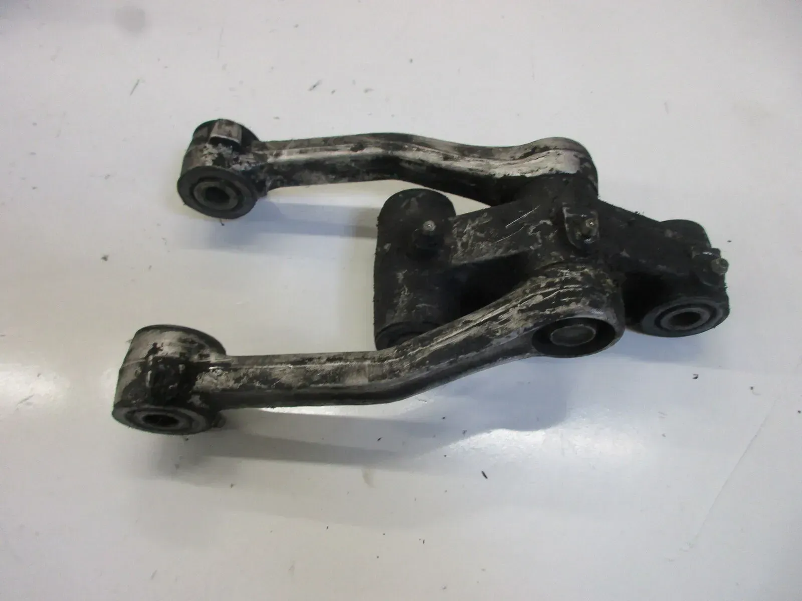 Kawasaki GPX 750 R ZX 750 F Umlenkung Federbein Knochen Schwinge Aufnahme Halter - Bild 1