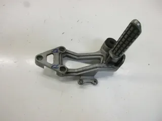 1. Kawasaki GPX 750 R ZX 750 F Fußrastenhalter mit Fußraste hinten rechts Sozius - Bild 2