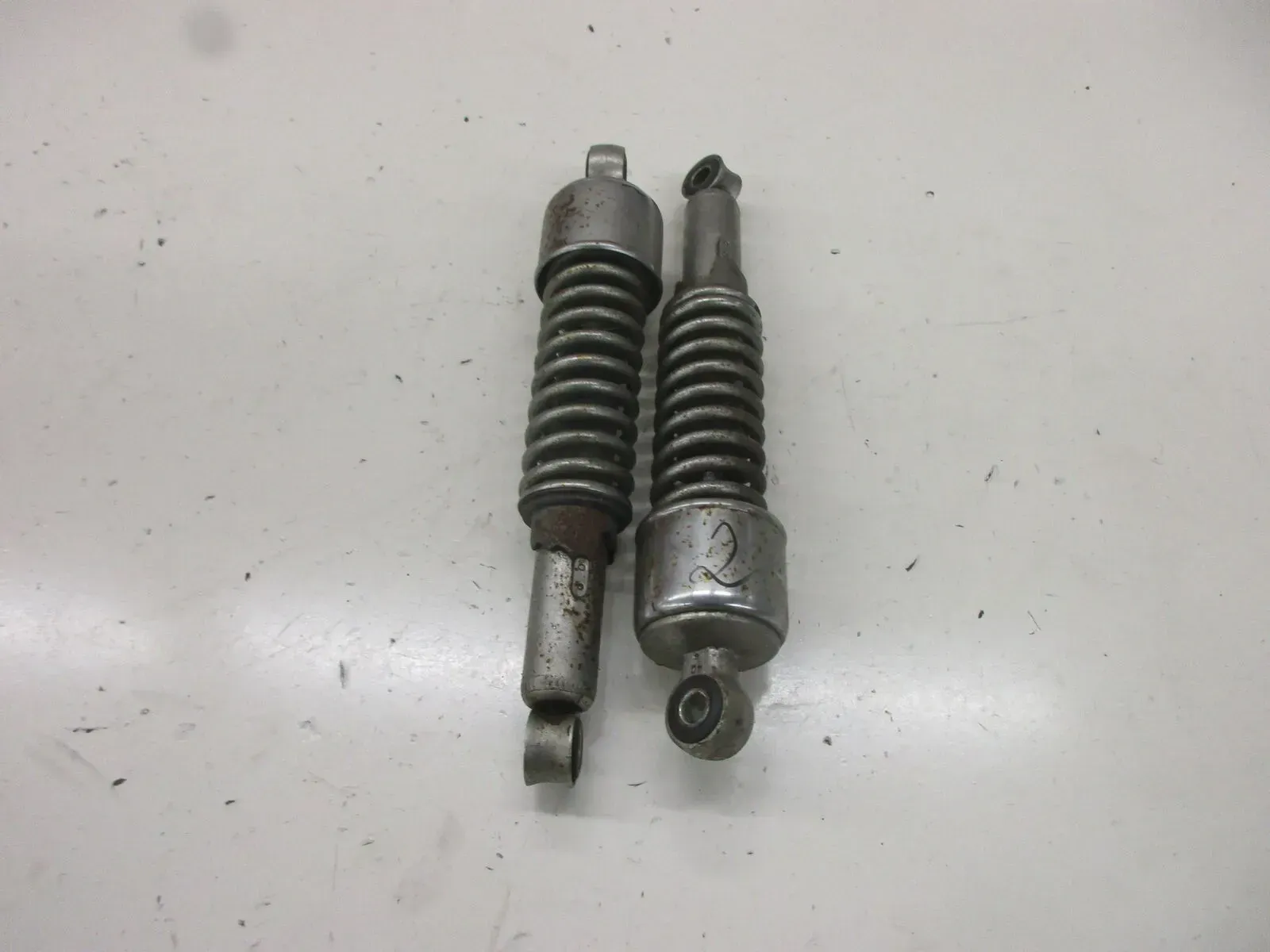 1. Suzuki GT 250 Ram Air Federbein (2) Stoßdämpfer Dämpfer shock absorber - Bild 1
