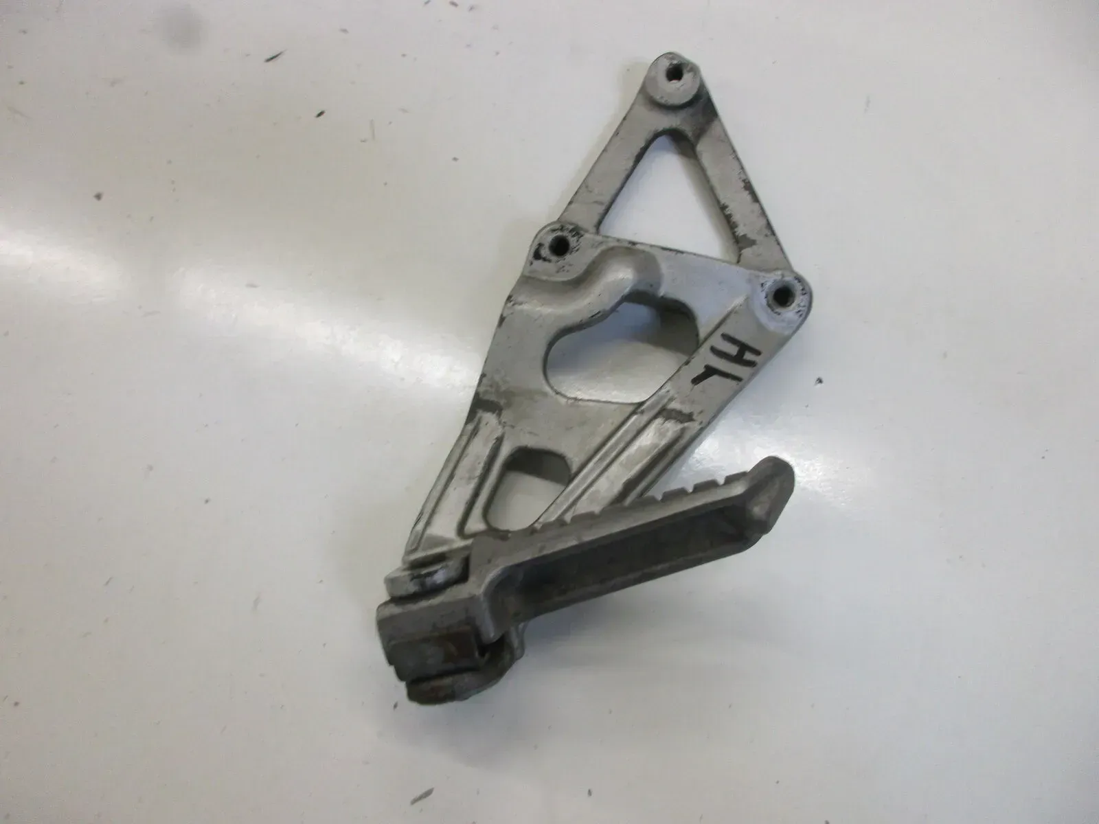 Kawasaki ZXR 750 H Stinger Fußrastenhalter mit Fußraste hinten links Sozius - Bild 1