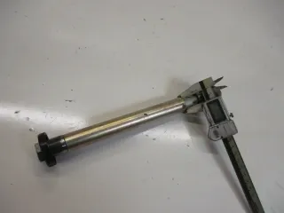 2. Suzuki DR 600 R SN41A Dakar Schwingenachse 16 mm mit Lagerhülsen 22 mm Achse - Bild 1