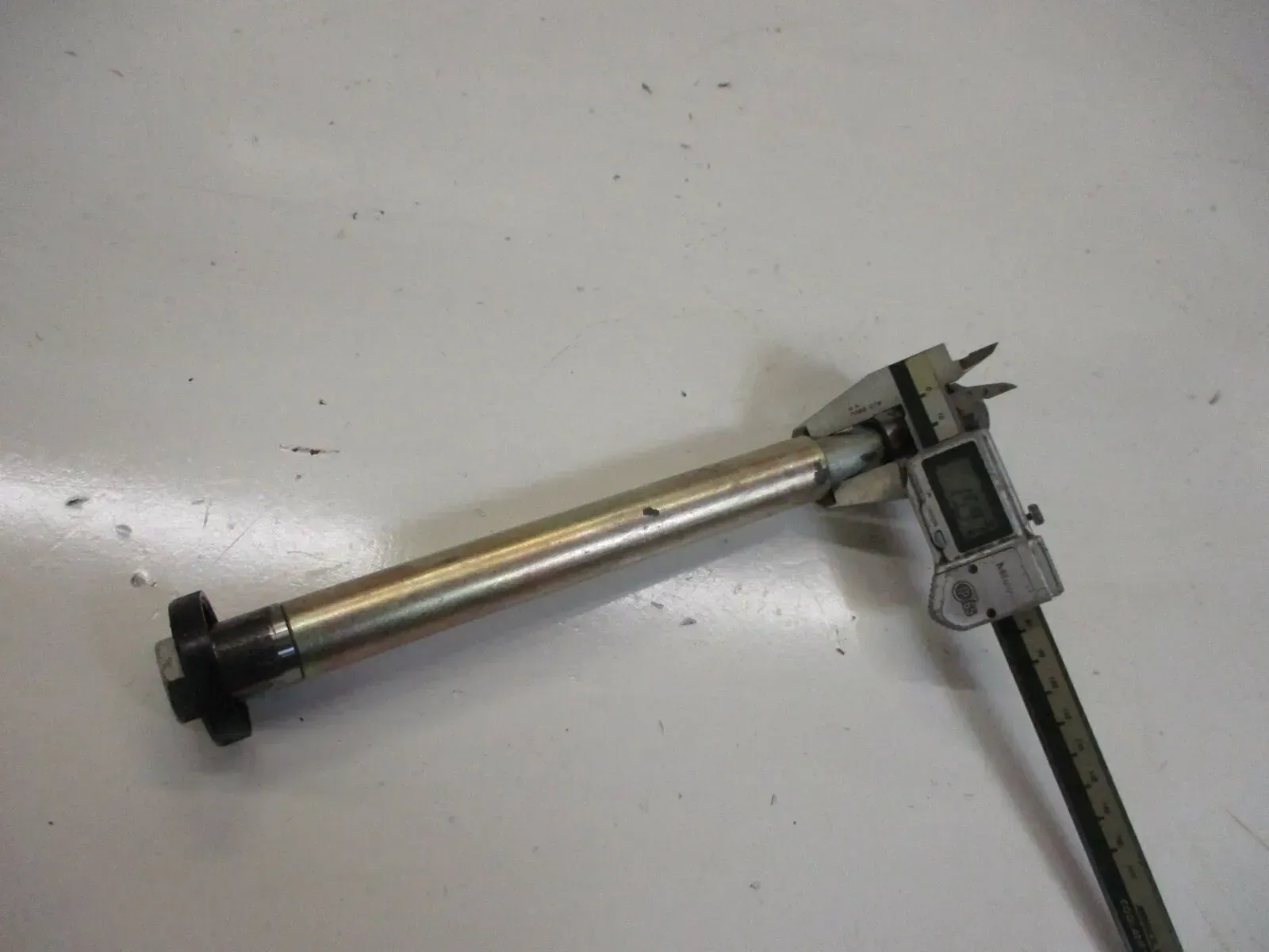 2. Suzuki DR 600 R SN41A Dakar Schwingenachse 16 mm mit Lagerhülsen 22 mm Achse - Bild 1