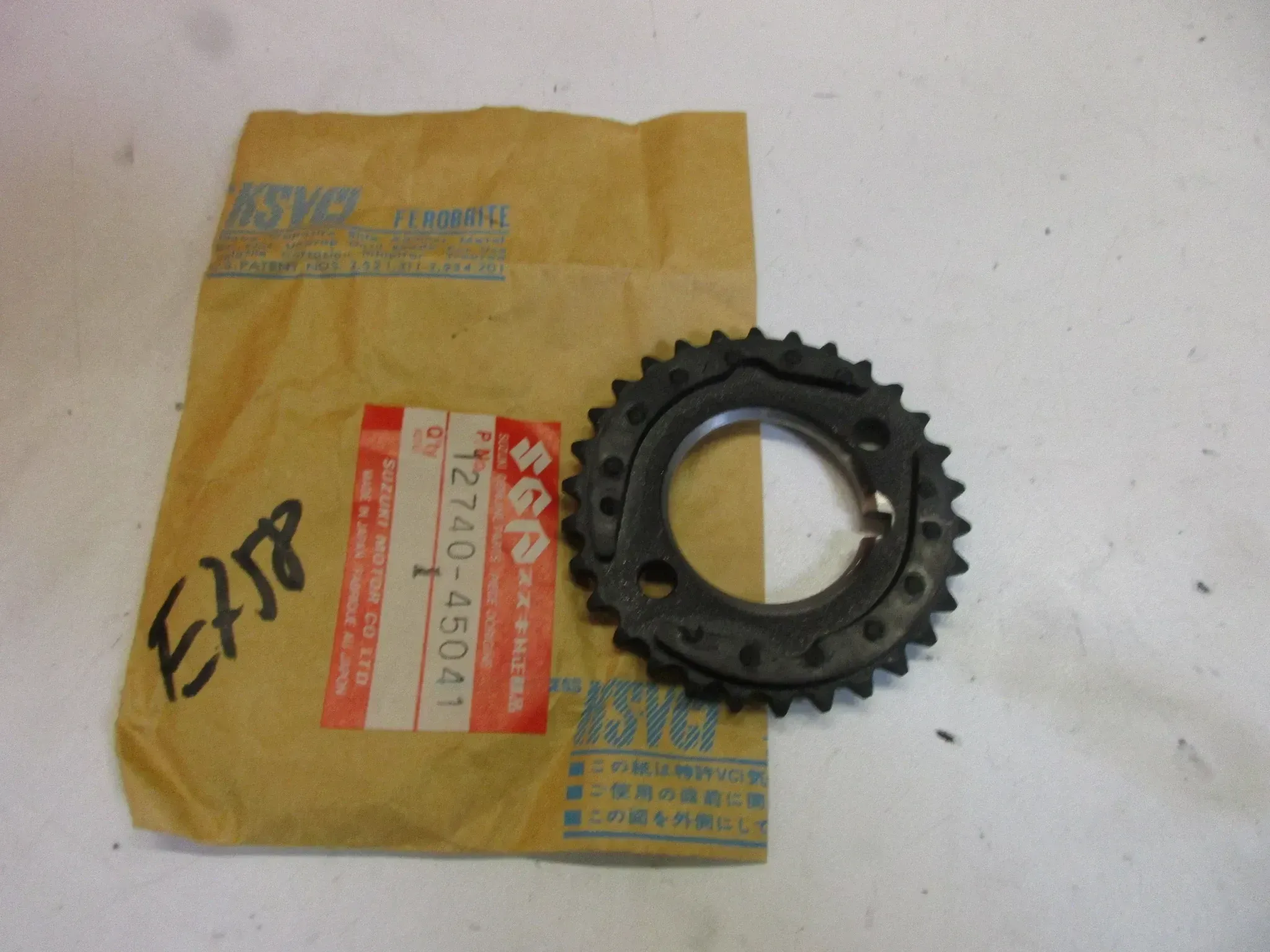 E758. Suzuki GS 450 E Ritzel Zahnrad 12740-45041 Nockenwelle Motor camshaft - Bild 1