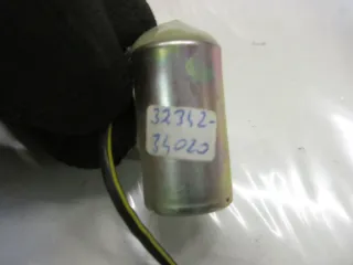 E444. Suzuki GT 550 Kondensator  Elektrik 32343-34020 rechts condenser - Bild 1