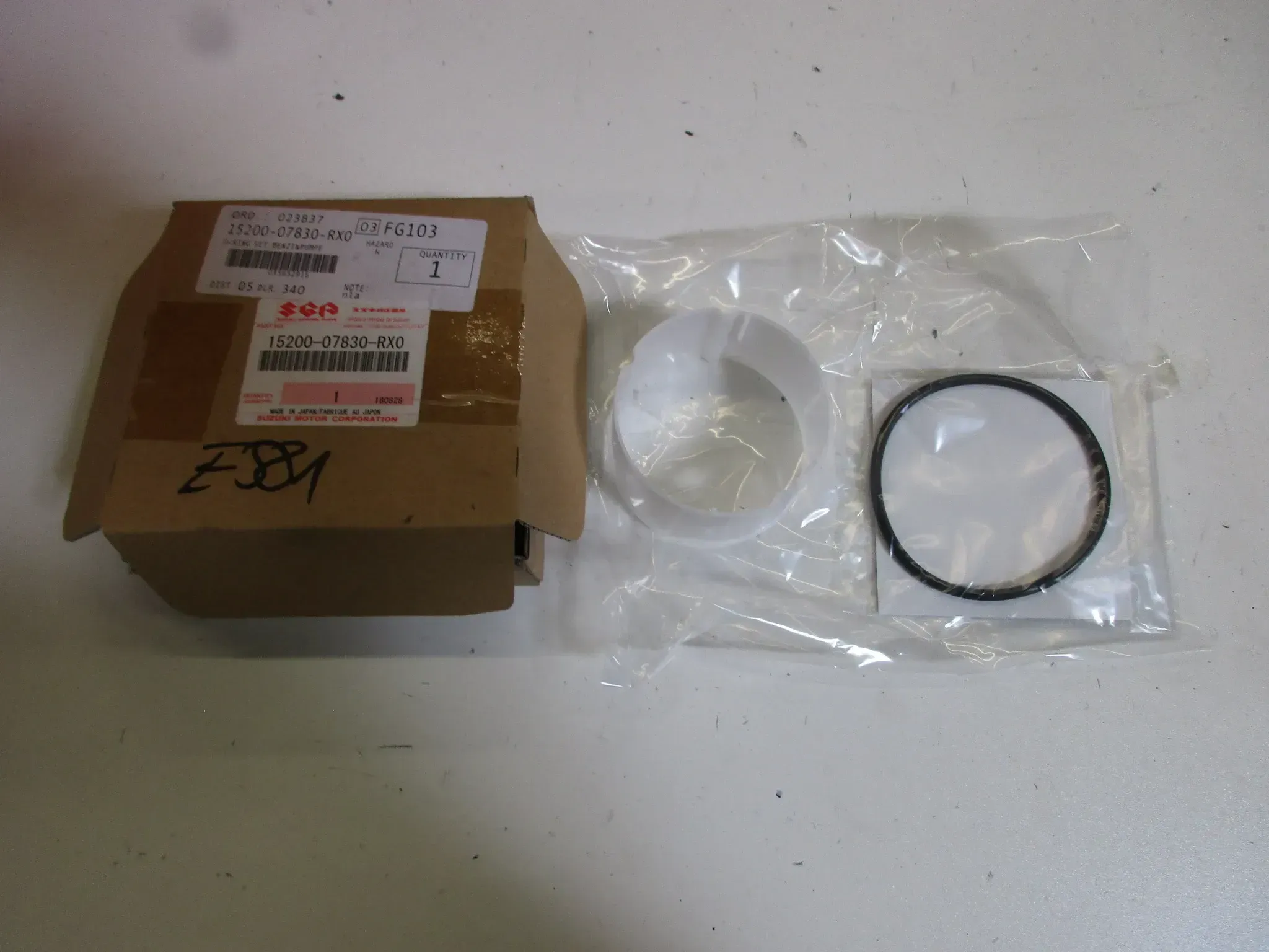 E581. Suzuki Dichtung Benzinpumpe 15200-07830-RX0 O-Ring Motor Pumpe - Bild 1