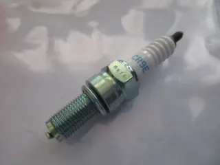 R1881 NGK CR9E Kawasaki Yamaha Suzuki Zündkerze 6263 Motor Ø 14 mm - Bild 2
