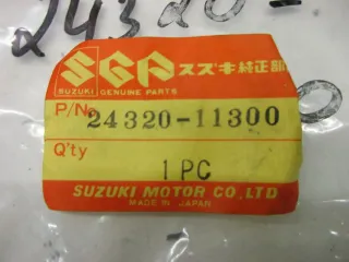 A31. Suzuki GS 250 T Zahnrad Antriebsrad Motor Getriebe Ritzel 24320-11300 - Bild 3