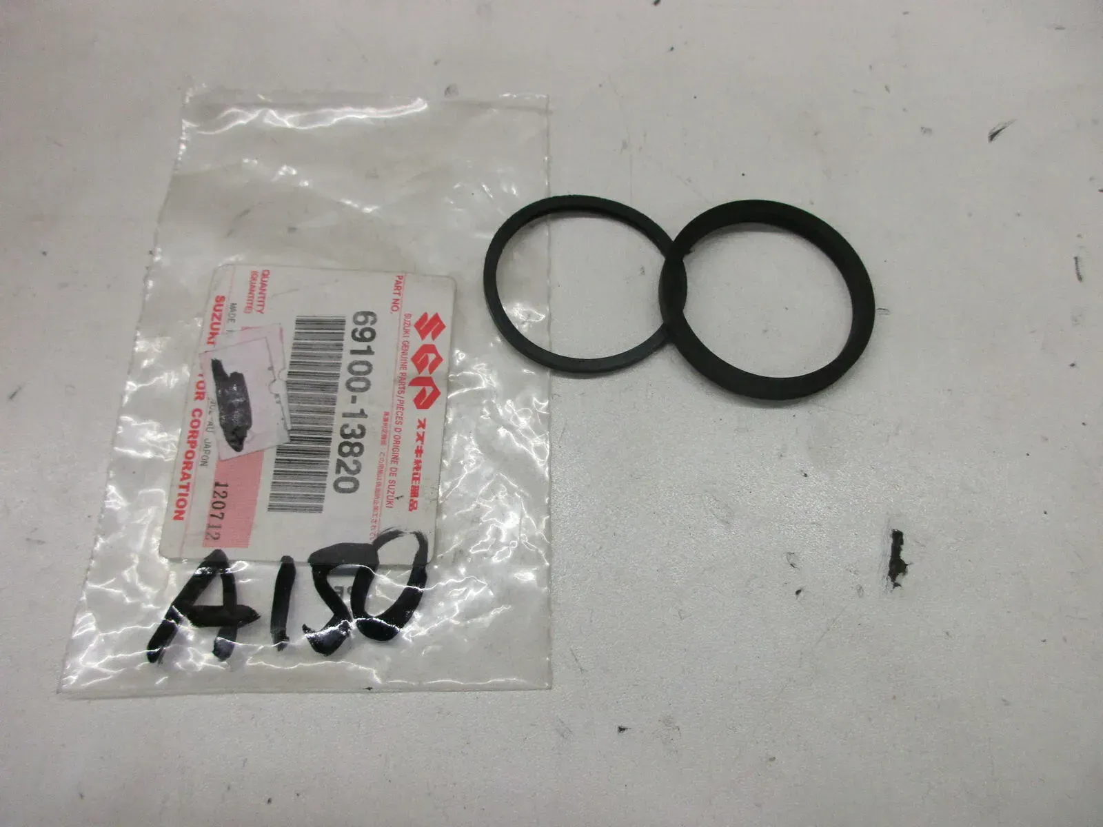 A150. Suzuki LT-A 400_500_750 Dichtung O-Ring Bremssattel vorne 69100-13820 - Bild 1