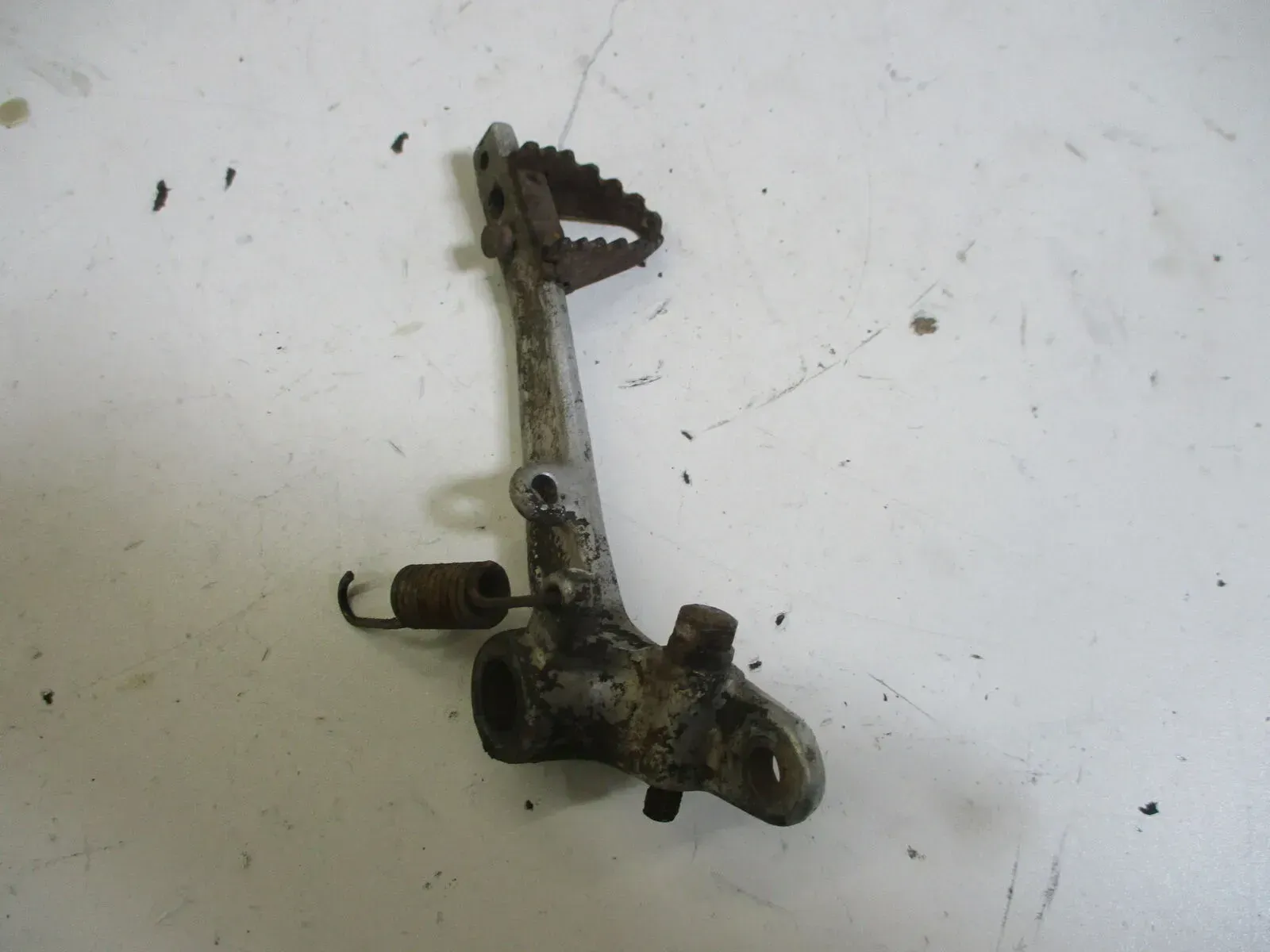 1. YAMAHA YZ 125 Typ 55 Y Bremspedal Bremshebel unten mit Feder brake pedal - Bild 1