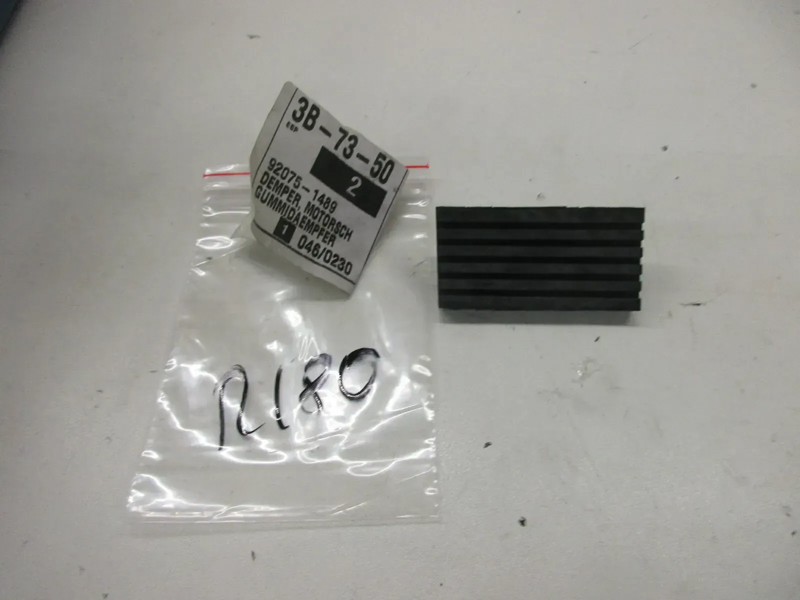 R180. Kawasaki Ninja 500 ZN 1300 Tankgummi Gummidämpfer Vibration 92075-1489 - Bild 1