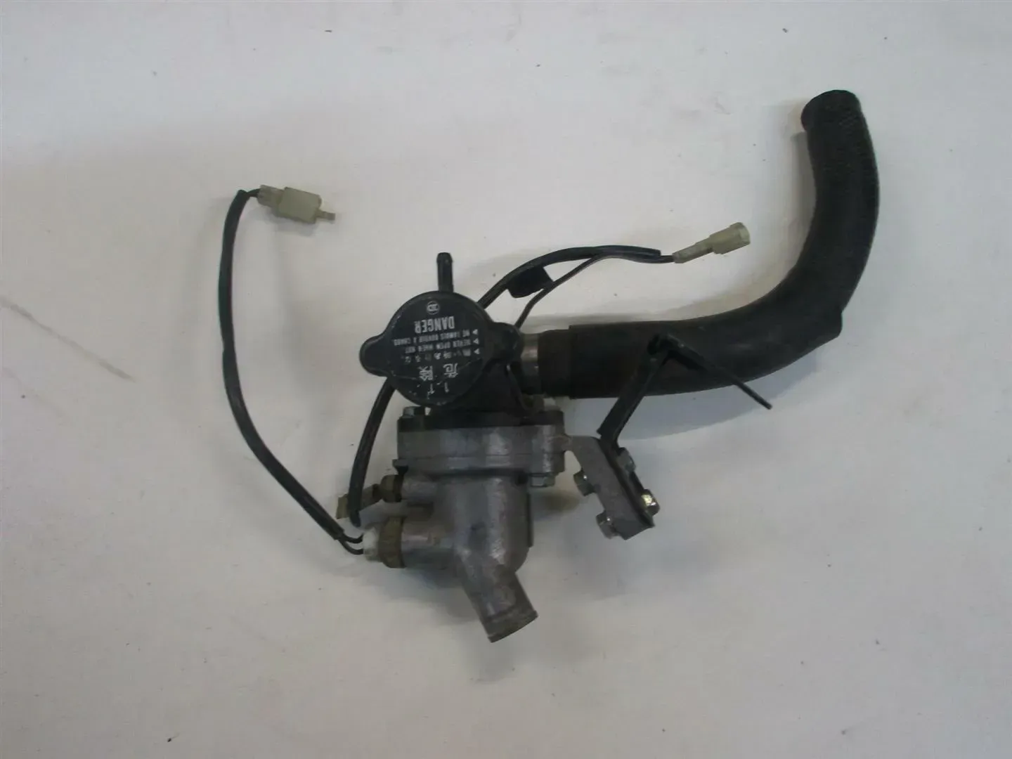 SUZUKI GSX-R 1100 GSXR THERMOSTAT MIT THERMOSTATGEHÄUSE MOTOR FÜHLER - Bild 1