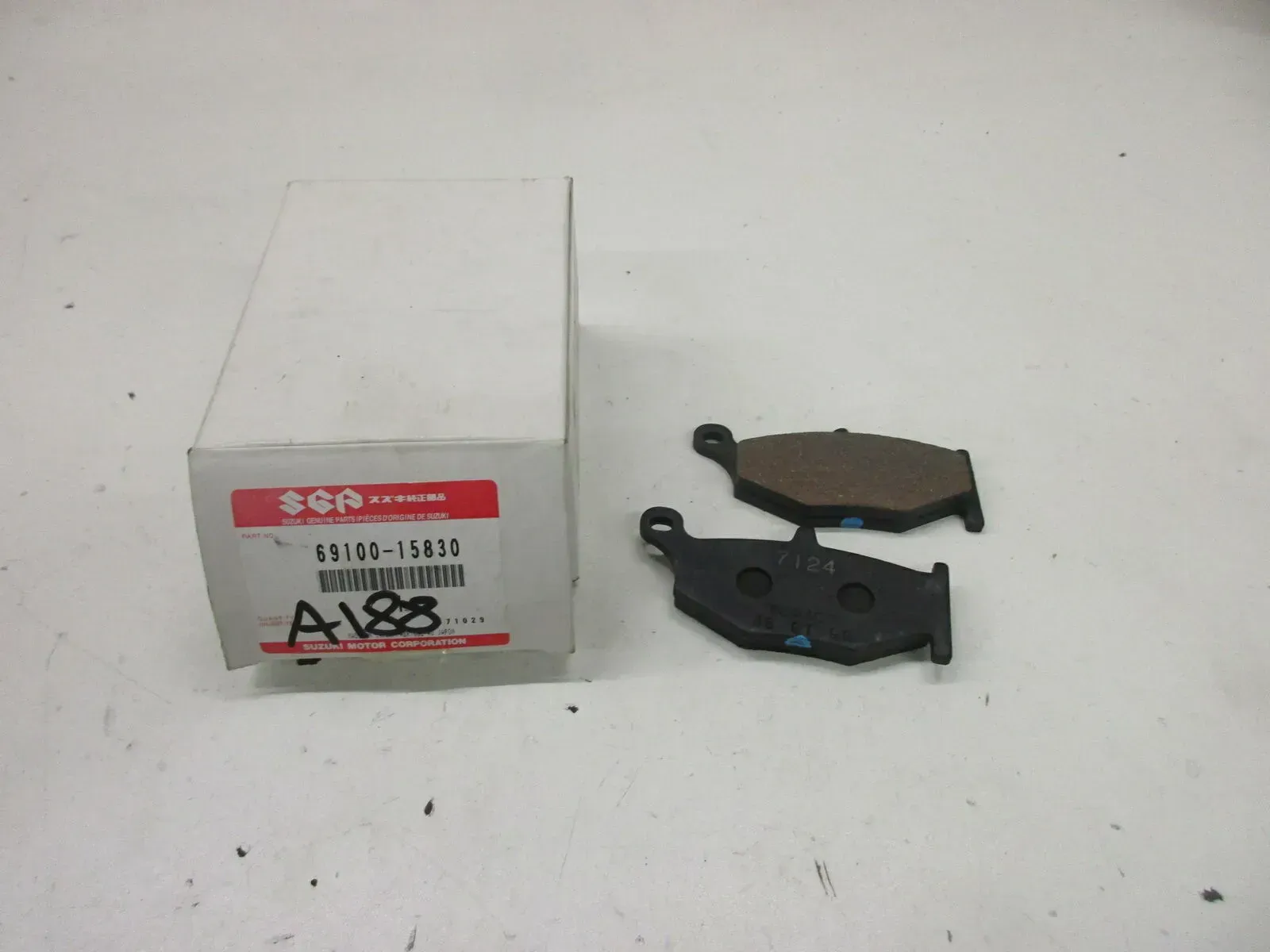 A188. Suzuki GSX 1300 BK Bremsbelag Bremssattel Bremsklotz 69100-15830 - Bild 1