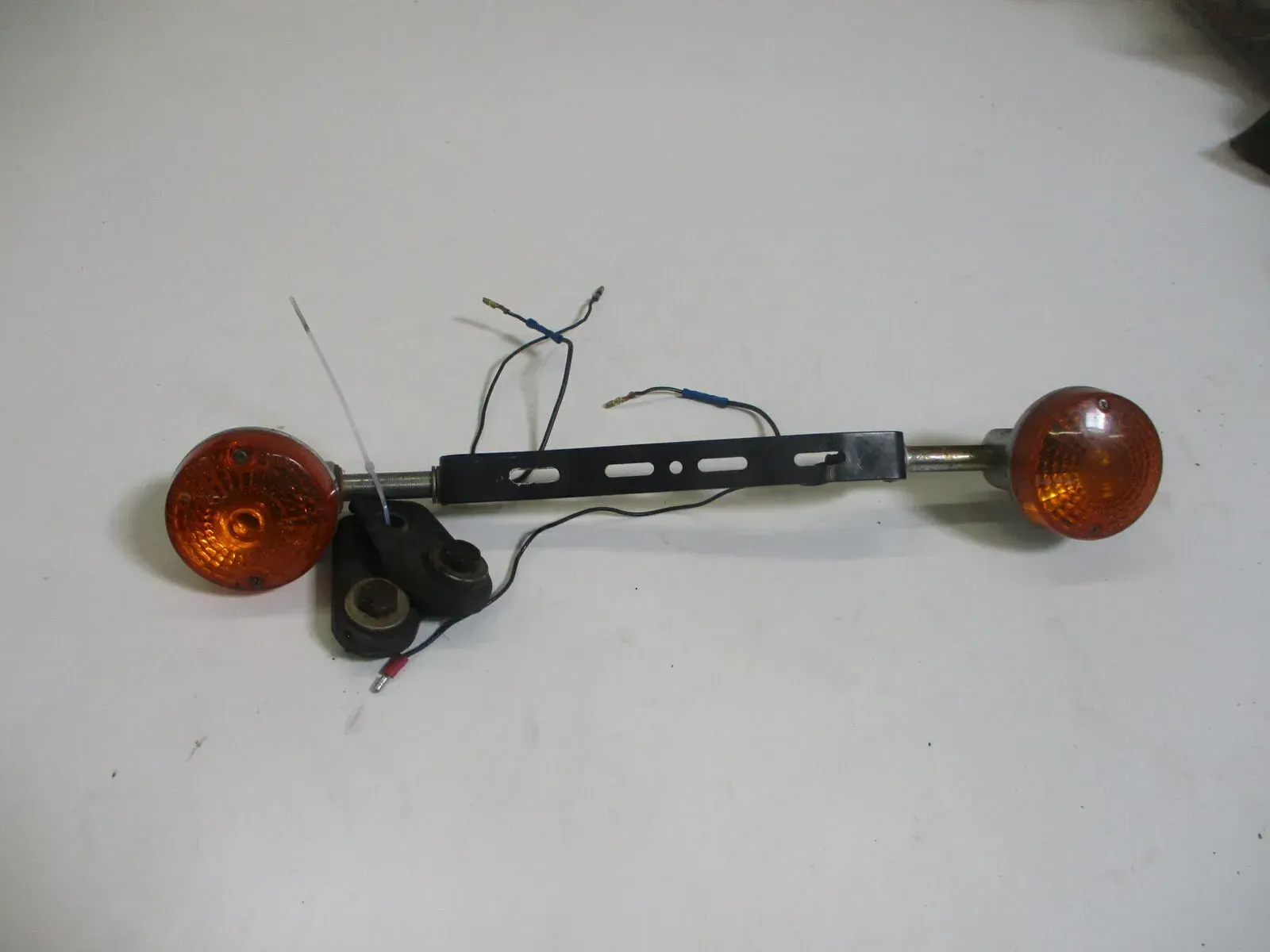 3. Suzuki GS 550 E Blinker hinten rechts links mit Halter - Bild 1