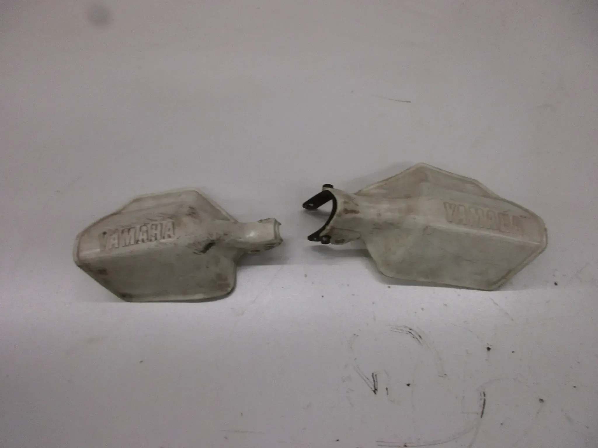 X584 Yamaha XT 250_350_500 Handprotektor rechts links Griffschale Handschutz Verkleidung - Bild 1