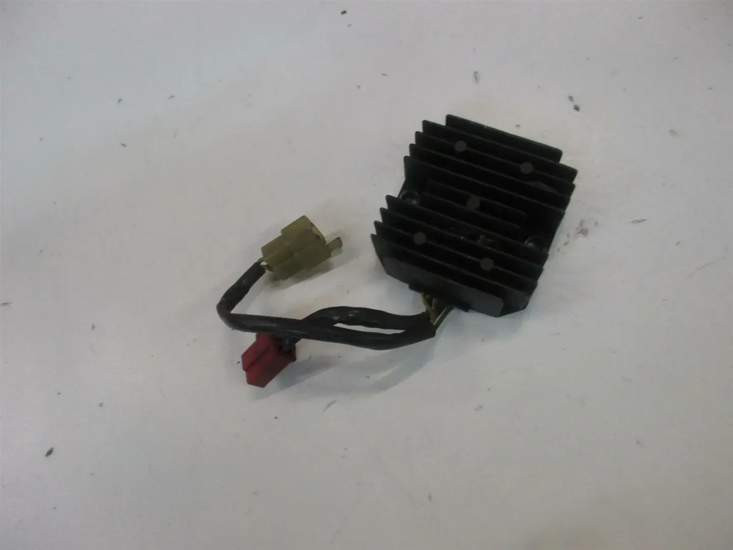 HONDA NX 650 DOMINATOR RD02 SPANNUNGSREGLER GLEICHRICHTER LICHTMASCHINE SH532 - Bild 1