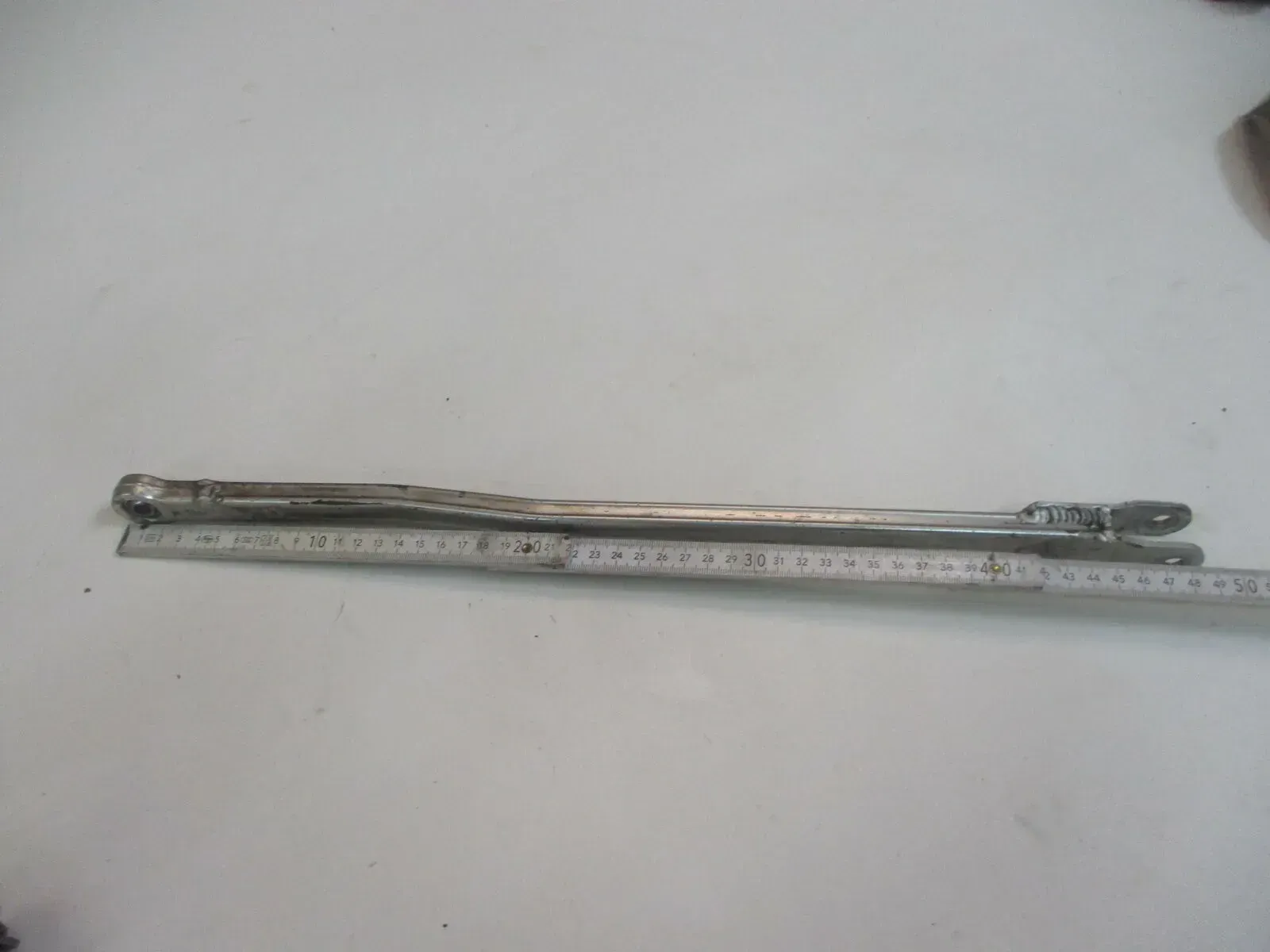 1. Suzuki GSX-R 1100 GU 74 C Reaktionsstrebe Bremssattel hinten Halter Strebe - Bild 1