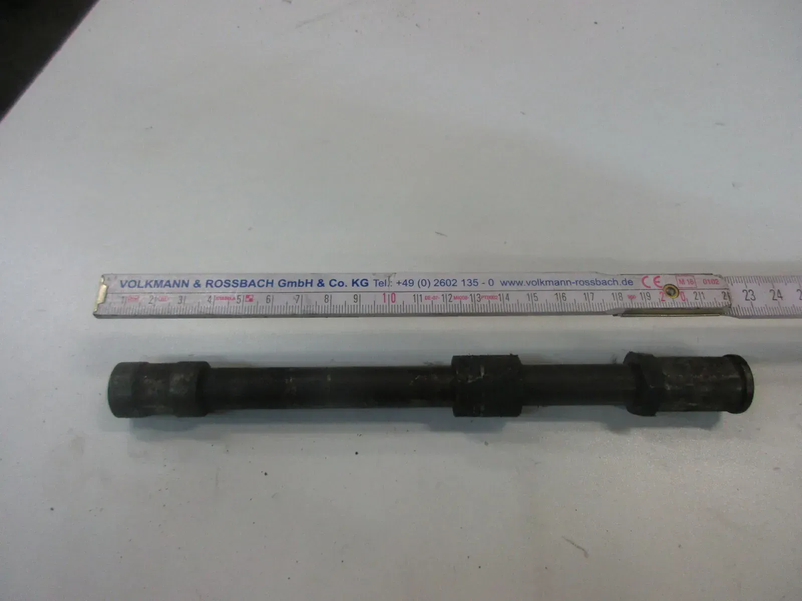 O1. Honda CB 650 RC 03 Steckachse vorne Achse Vorderrad Axle Wheel Felge - Bild 1